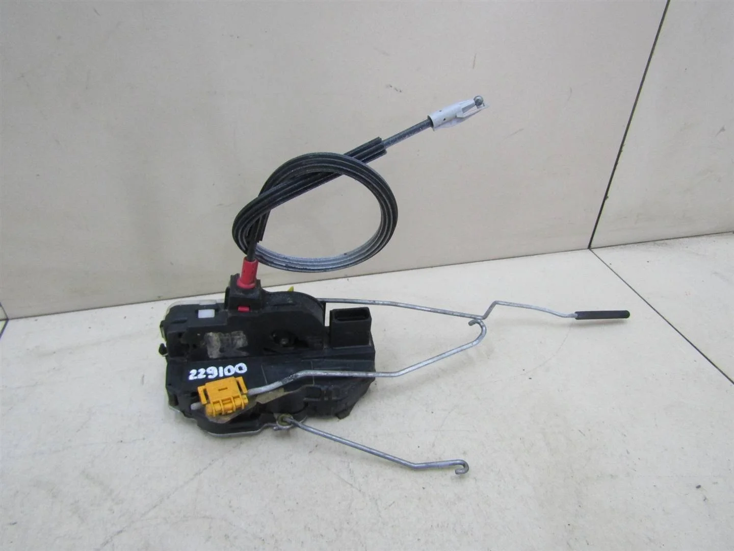 Замок двери передней левой Chevrolet Aveo (T300) 2011-2015  [13579522]  1.6 F16D4 в Вологде