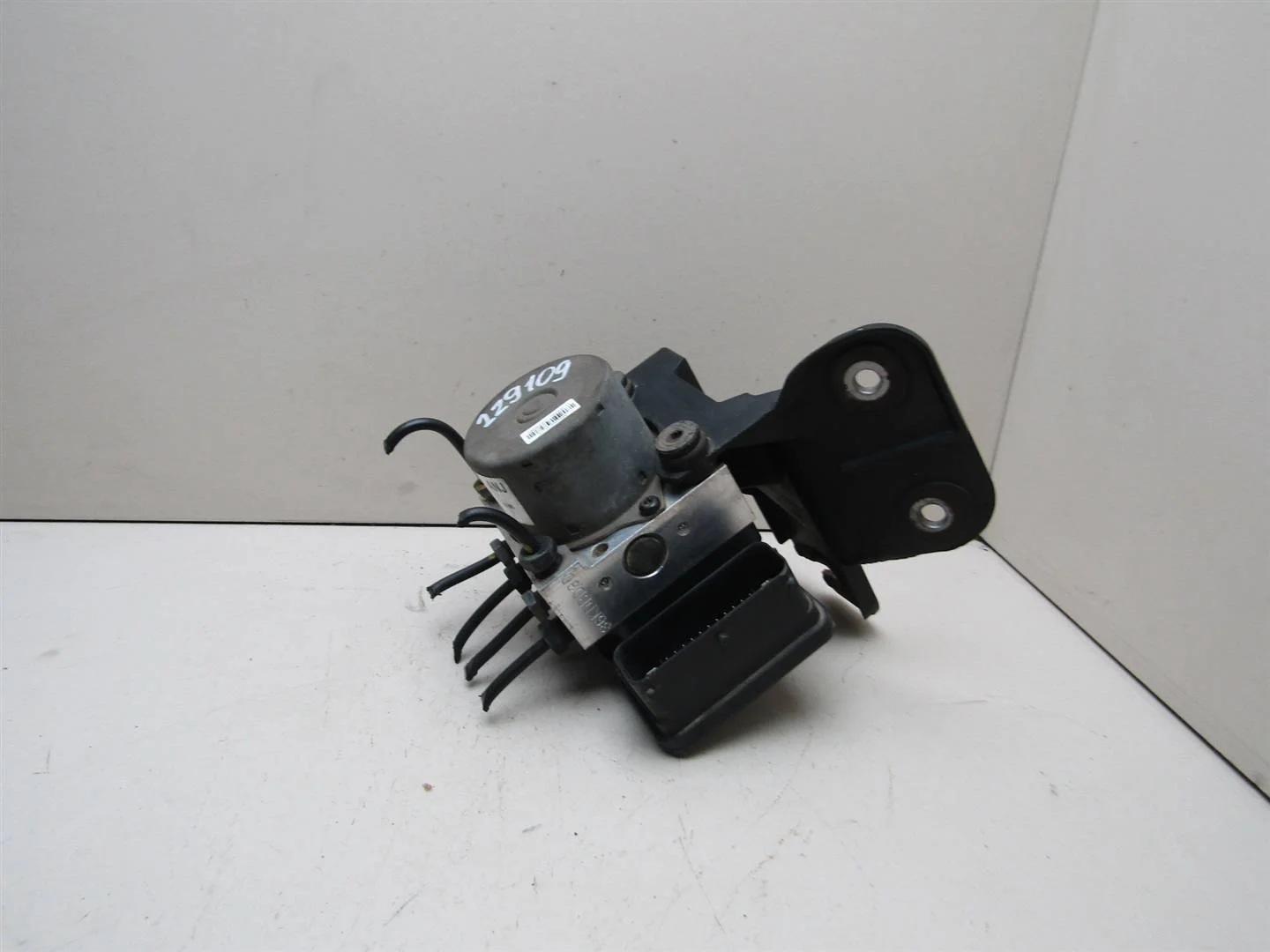 Блок ABS (насос) Chevrolet Aveo (T300) 2011-2015  [95918861]  1.6 F16D4 в Вологде