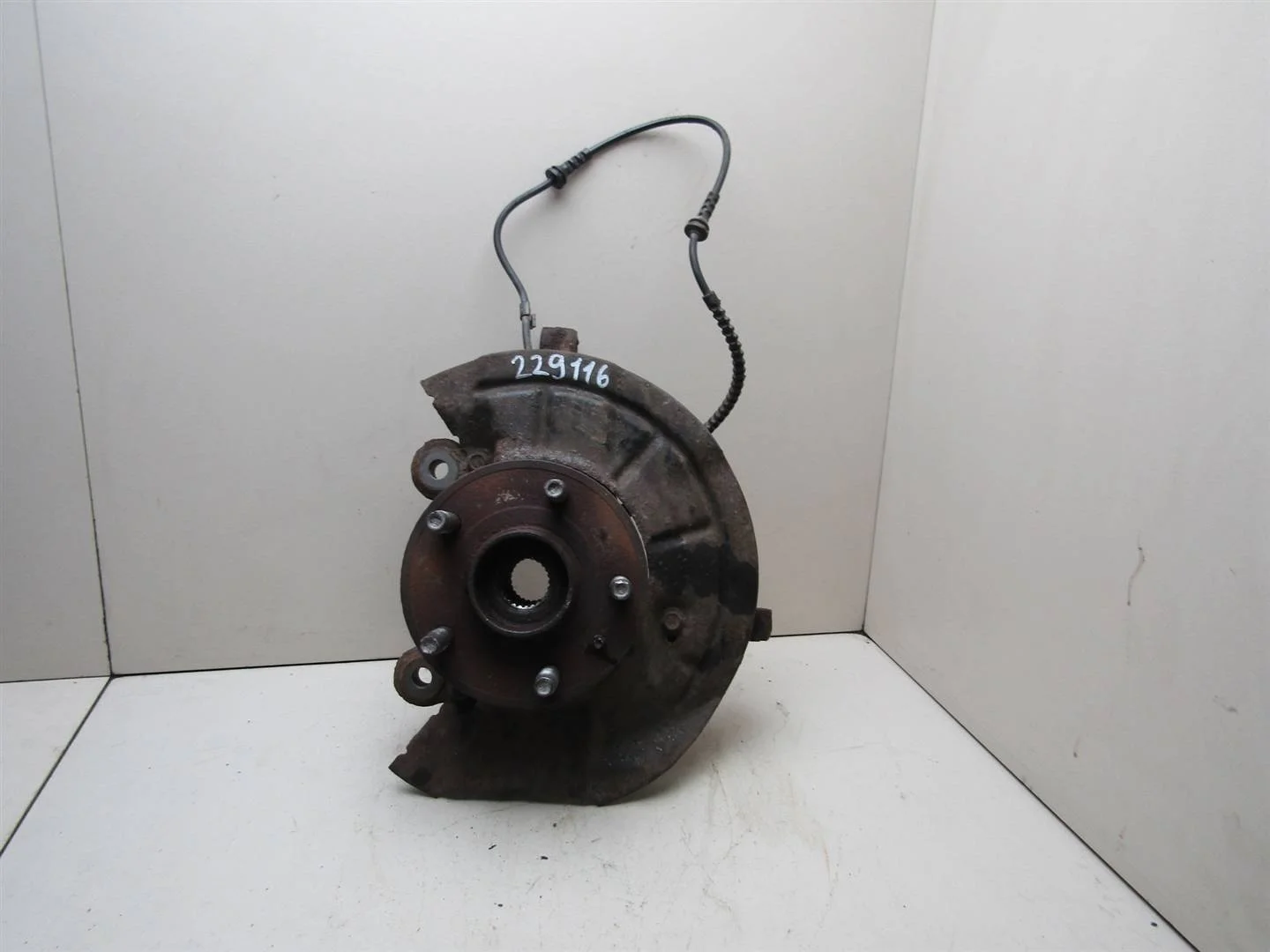 Кулак поворотный передний левый Chevrolet Aveo (T300) 2011-2015  [96979004]  1.6 F16D4 в Вологде