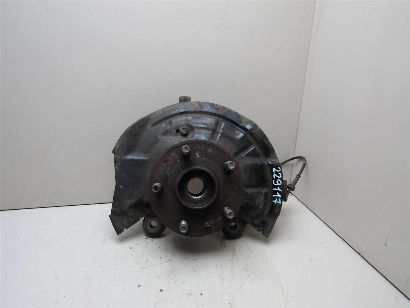 Кулак поворотный передний правый Chevrolet Aveo (T300) 2011-2015  [96979005]  1.6 F16D4 в Вологде