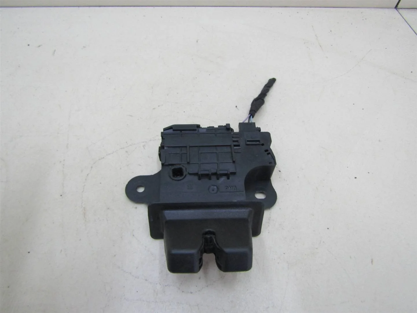 Замок багажника Chevrolet Aveo (T300) 2011-2015  [13513995]  1.6 F16D4 в Вологде