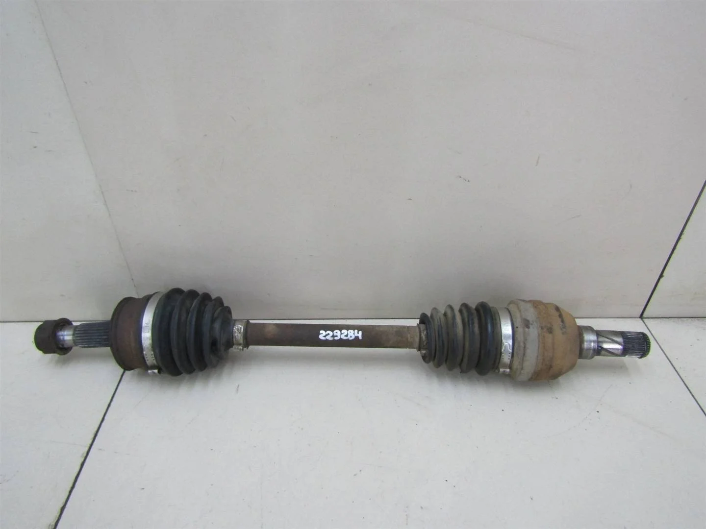 Полуось передняя левая Chevrolet Aveo (T300) 2011-2015  [95194888]  1.6 F16D4 в Вологде