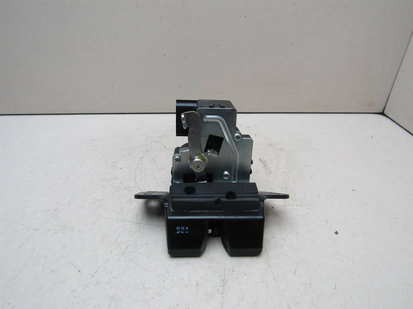 Замок багажника Kia Ceed 2007-2012  [812301H000]  в Вологде