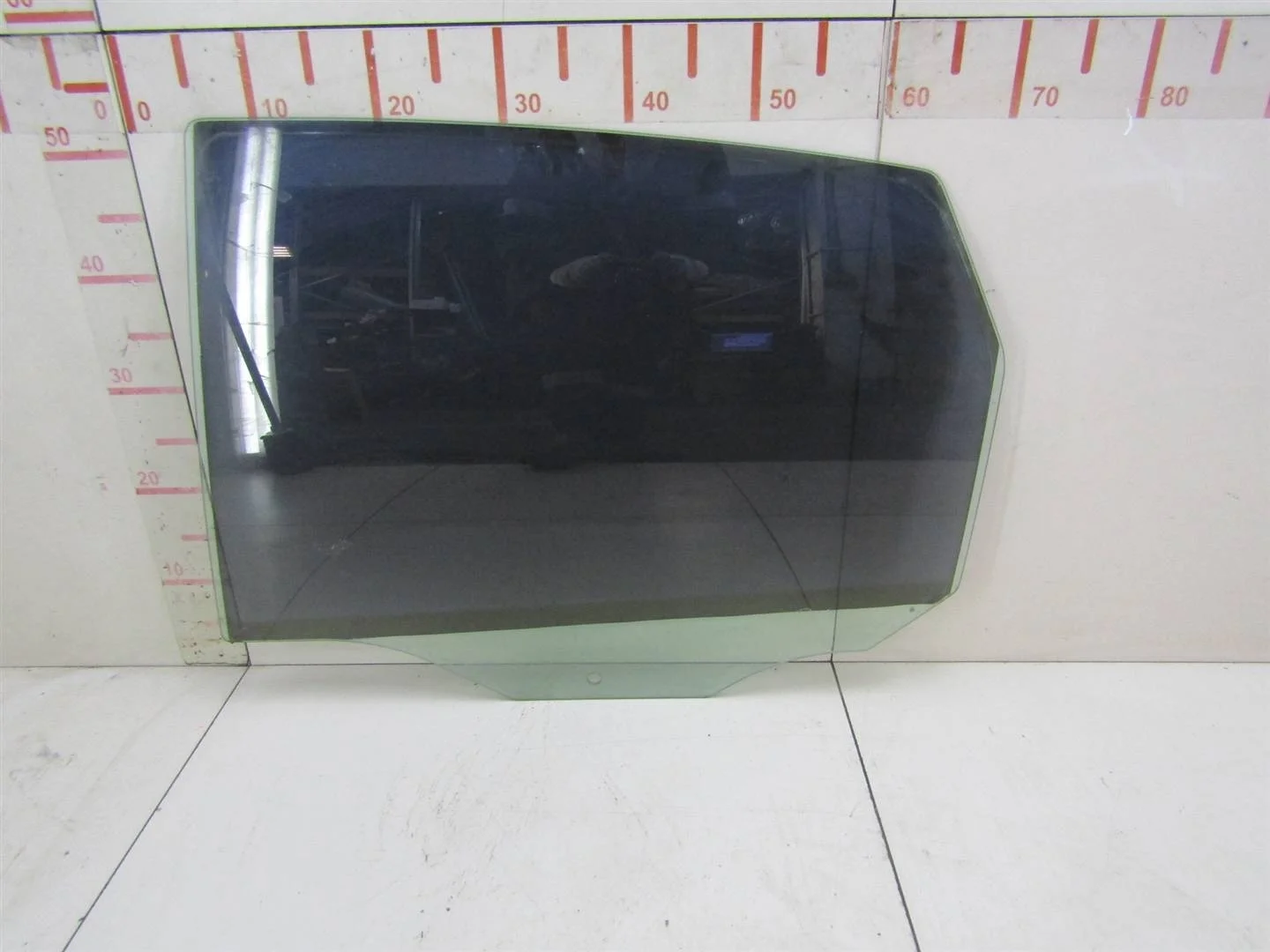 Стекло двери задней левой Ford Focus I 1998-2004  [1092949]  2.0 8V SPLIT PORT в Вологде