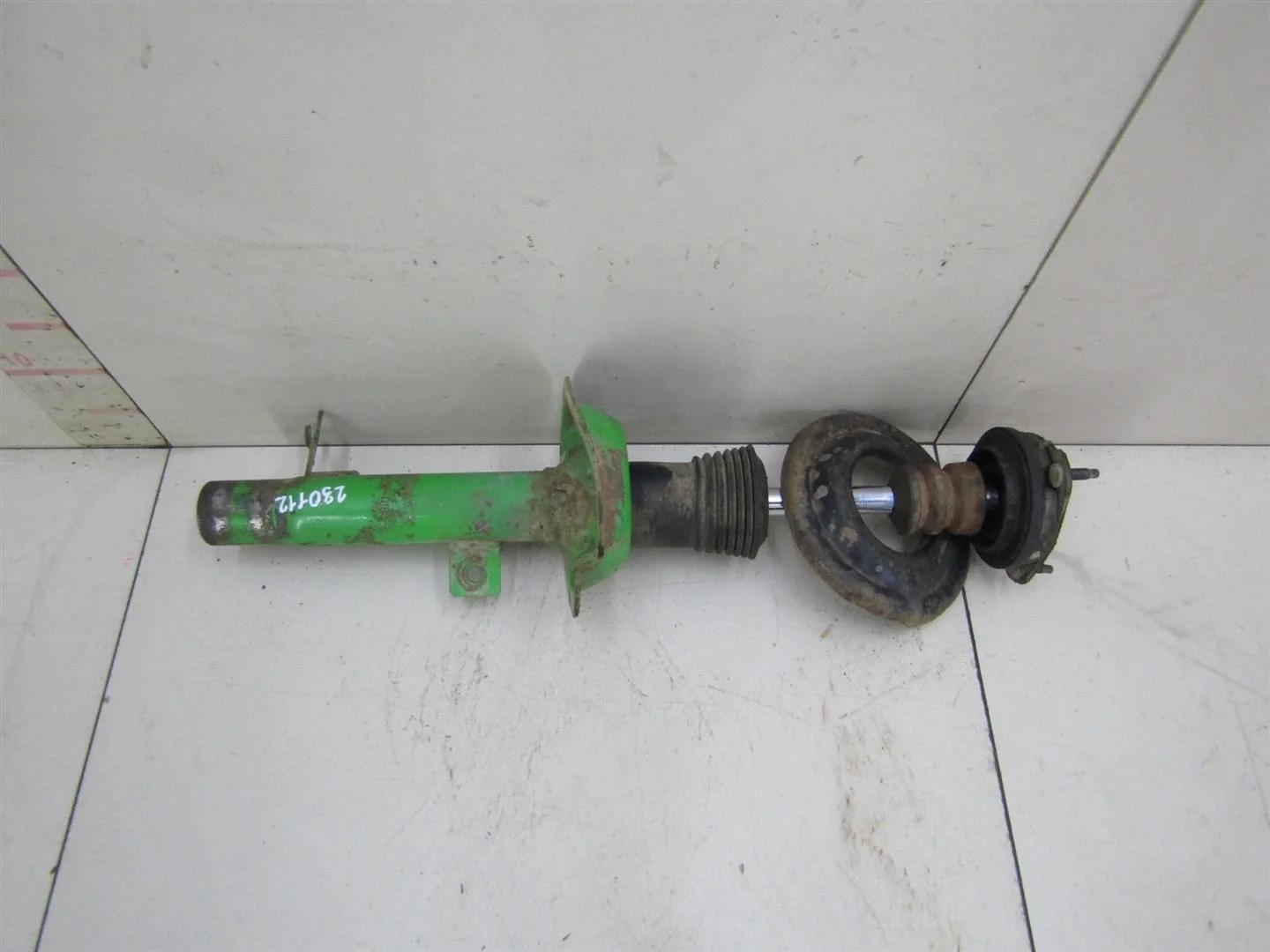 Амортизатор передний левый Ford Focus I 1998-2004  [1112670]  2.0 8V SPLIT PORT в Вологде