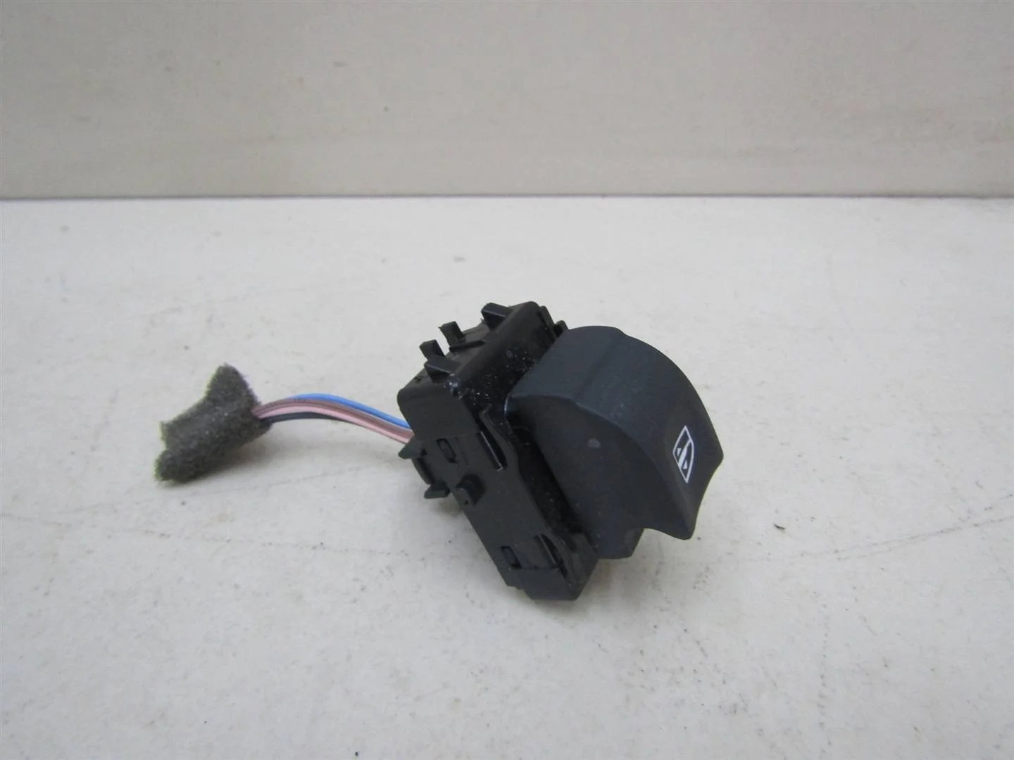 Кнопка стеклоподъемника VW Golf Plus 2005-2014  [7L6959855B]  1.2 CBZ в Вологде