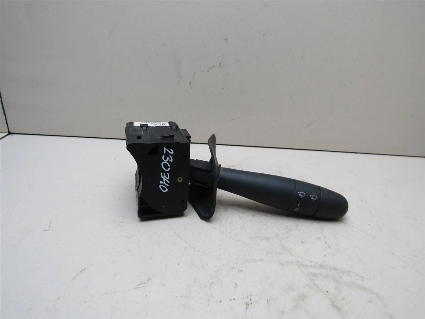 Переключатель стеклоочистителей Renault Logan 2005-2014  [6001548107]  1.4 K7J710 в Вологде