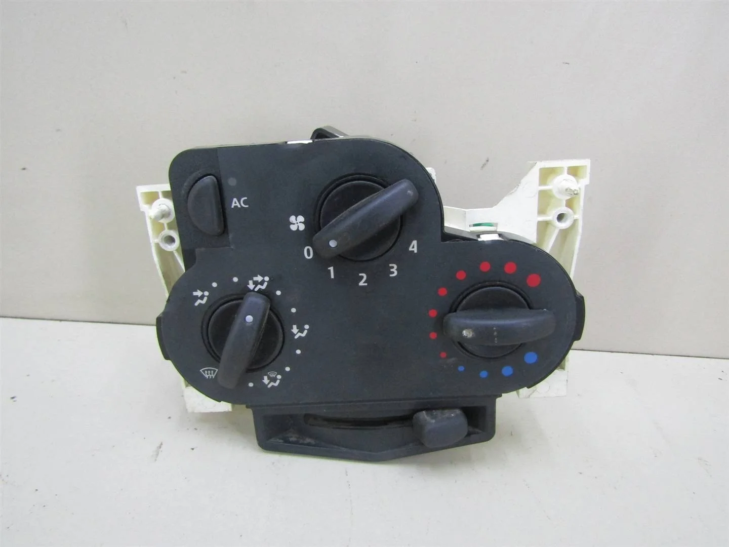 Блок управления печкой Renault Logan 2005-2014  [6001547668]  1.4 K7J710 в Вологде