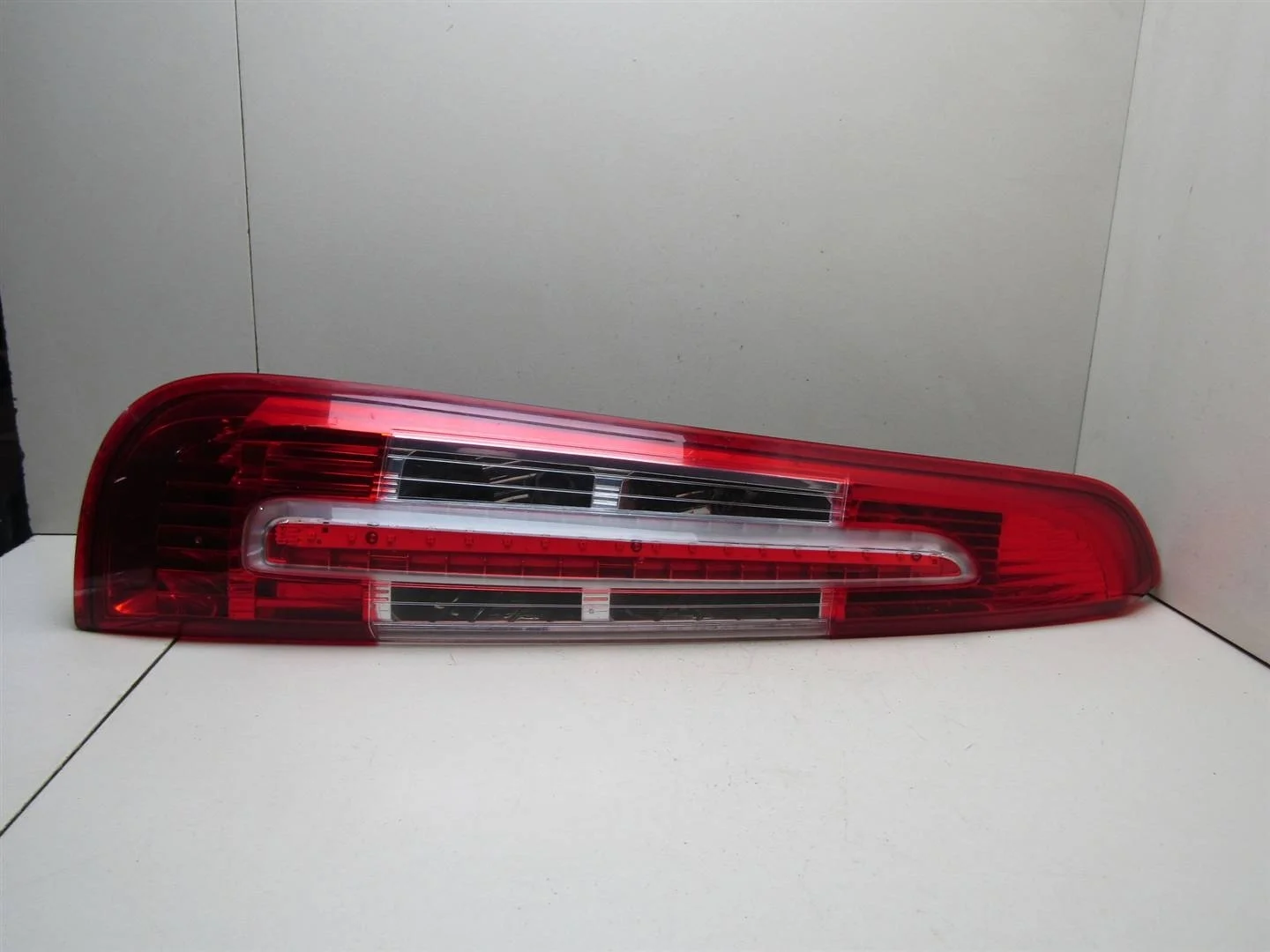 Фонарь задний левый Ford C-MAX 2003-2011  [1543052]  в Вологде