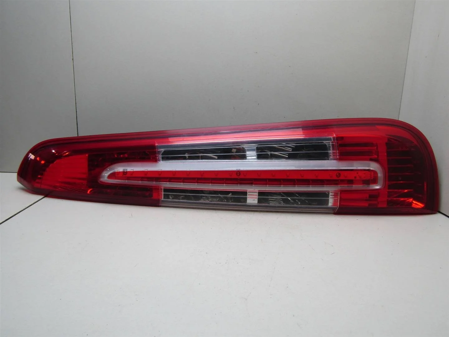 Фонарь задний правый Ford C-MAX 2003-2011  [1543051]  в Вологде