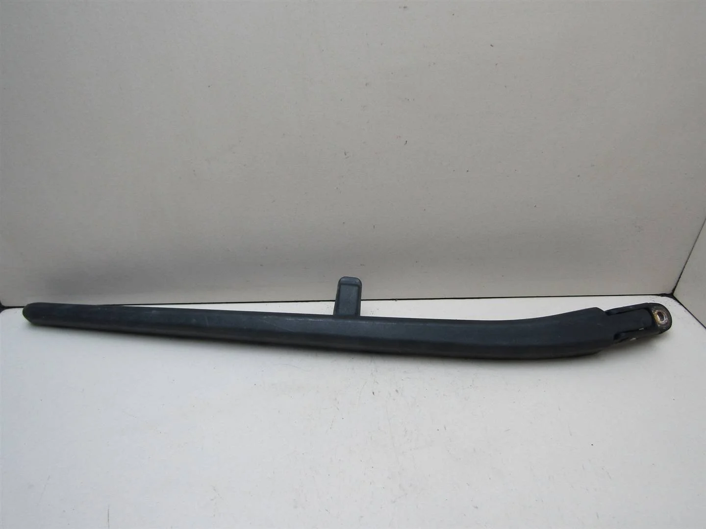 Поводок стеклоочистителя заднего Chevrolet Captiva (C100) 2006-2010  [96830181]  2.4 Z24SED в Вологде