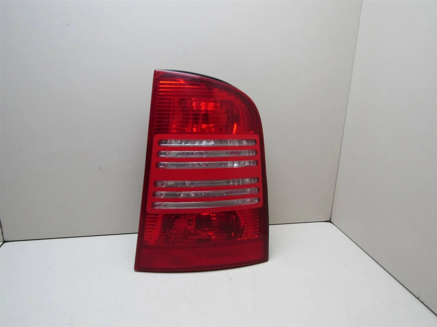 Фонарь задний правый Skoda Octavia 1997-2000  [1U9945112B]  1.9 AGR в Вологде