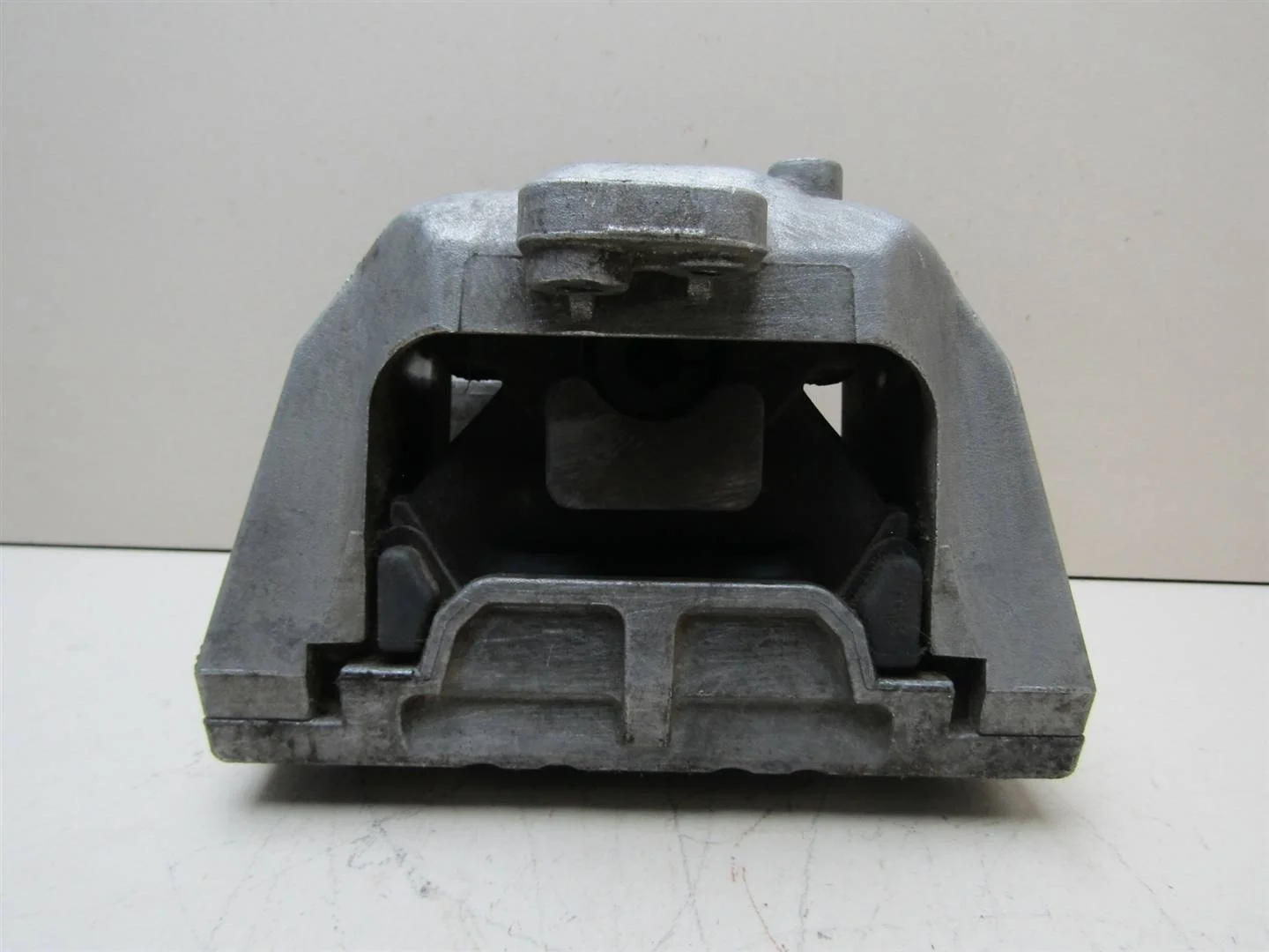 Опора двигателя правая Skoda Octavia 1997-2000  [1J0199262BF]  1.9 AGR в Вологде