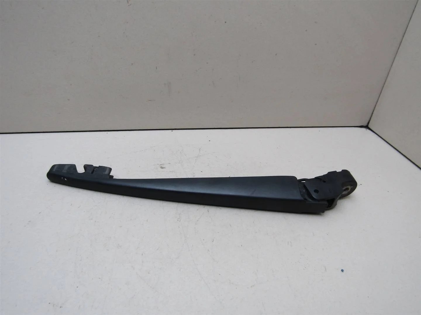 Поводок стеклоочистителя заднего Mitsubishi Outlander XL (CW) 2006-2012  [8253A029]  в Вологде