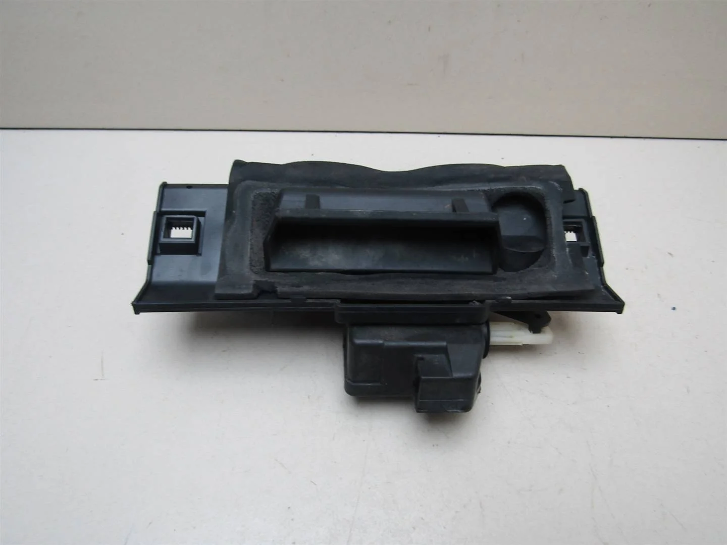 Ручка открывания багажника Peugeot 206 1998-2012  [8726Q0]  в Вологде