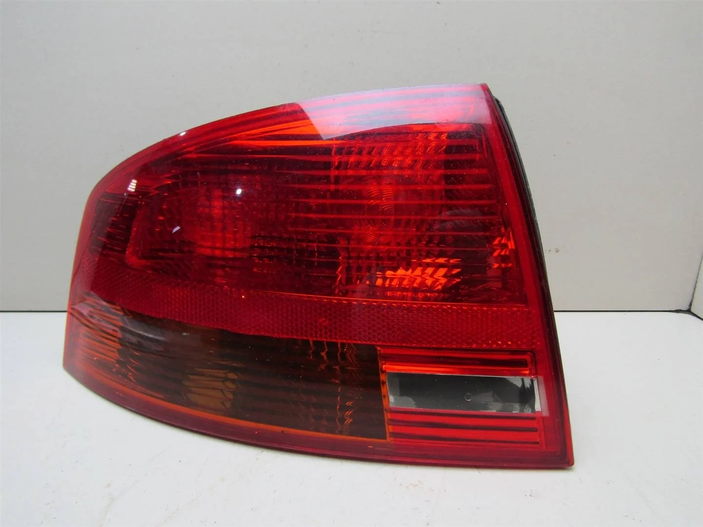 Фонарь задний наружный левый Audi A4 (B7) 2005-2007  [8E5945095]  в Вологде