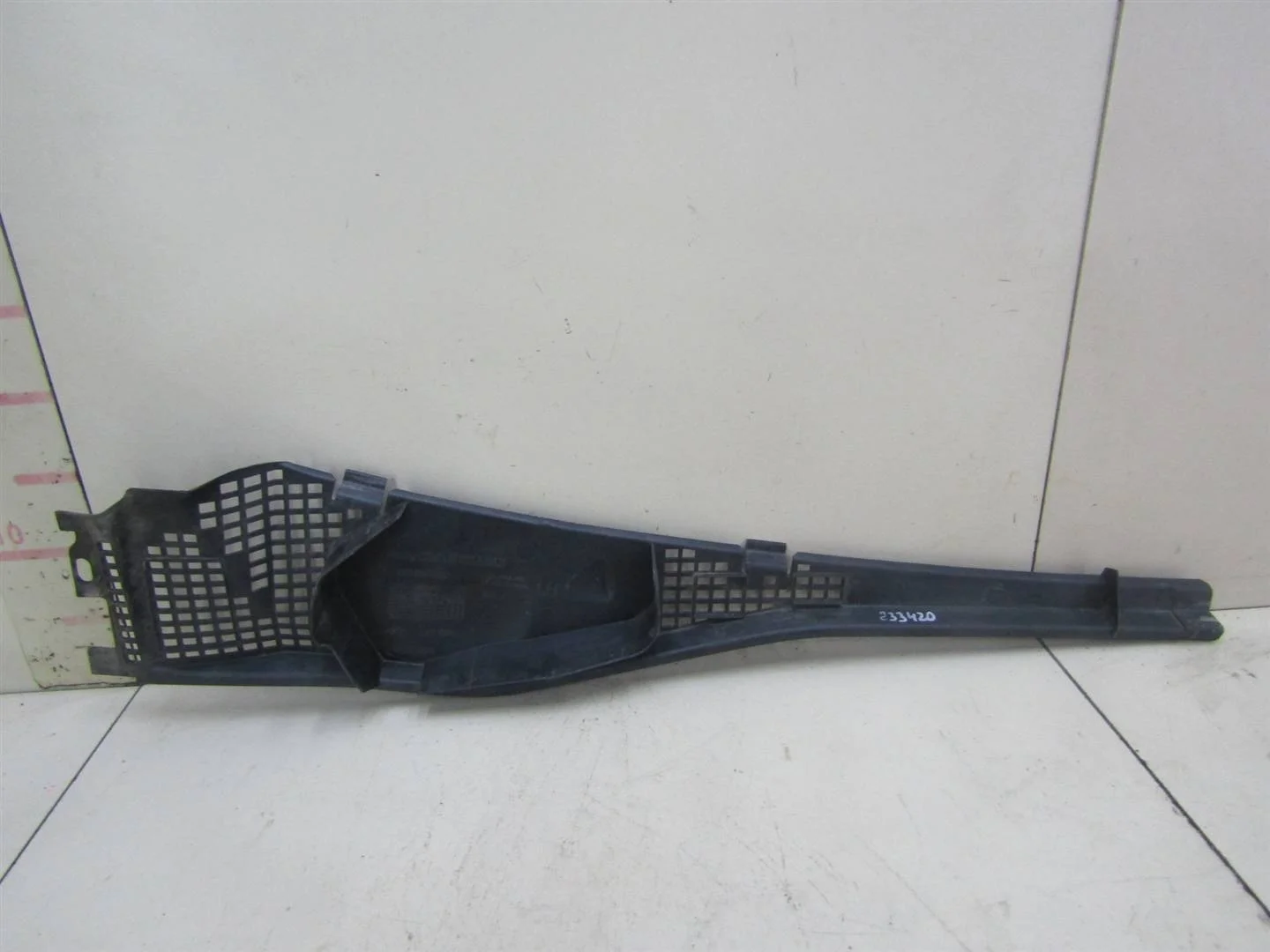 Решетка стеклооч. (планка под лобовое стекло) Renault Logan 2005-2014  [8200825457]  1.6 K7M710 в Вологде