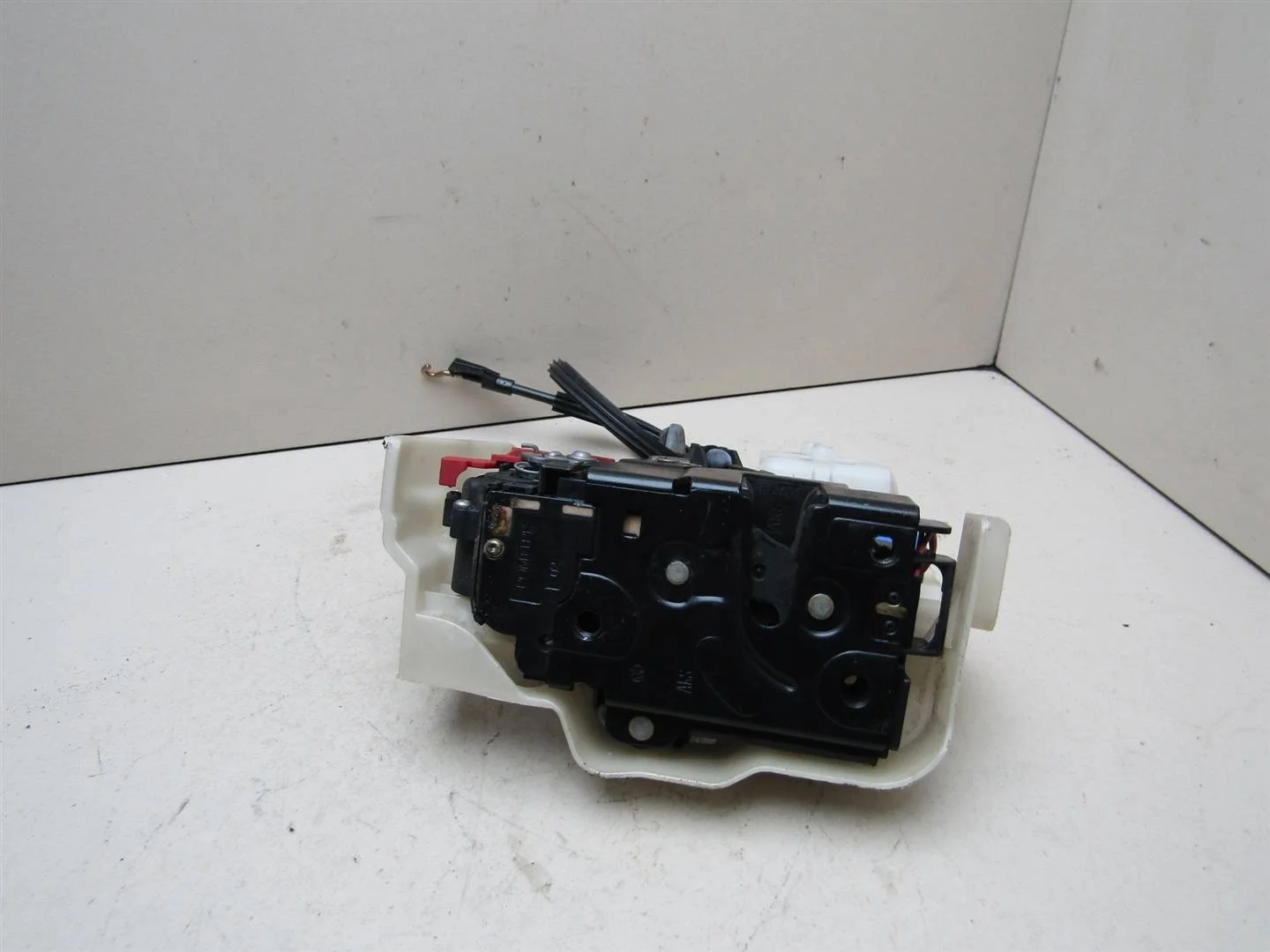 Замок двери передней левой VW Touran 2003-2010  [3D1837015]  в Вологде