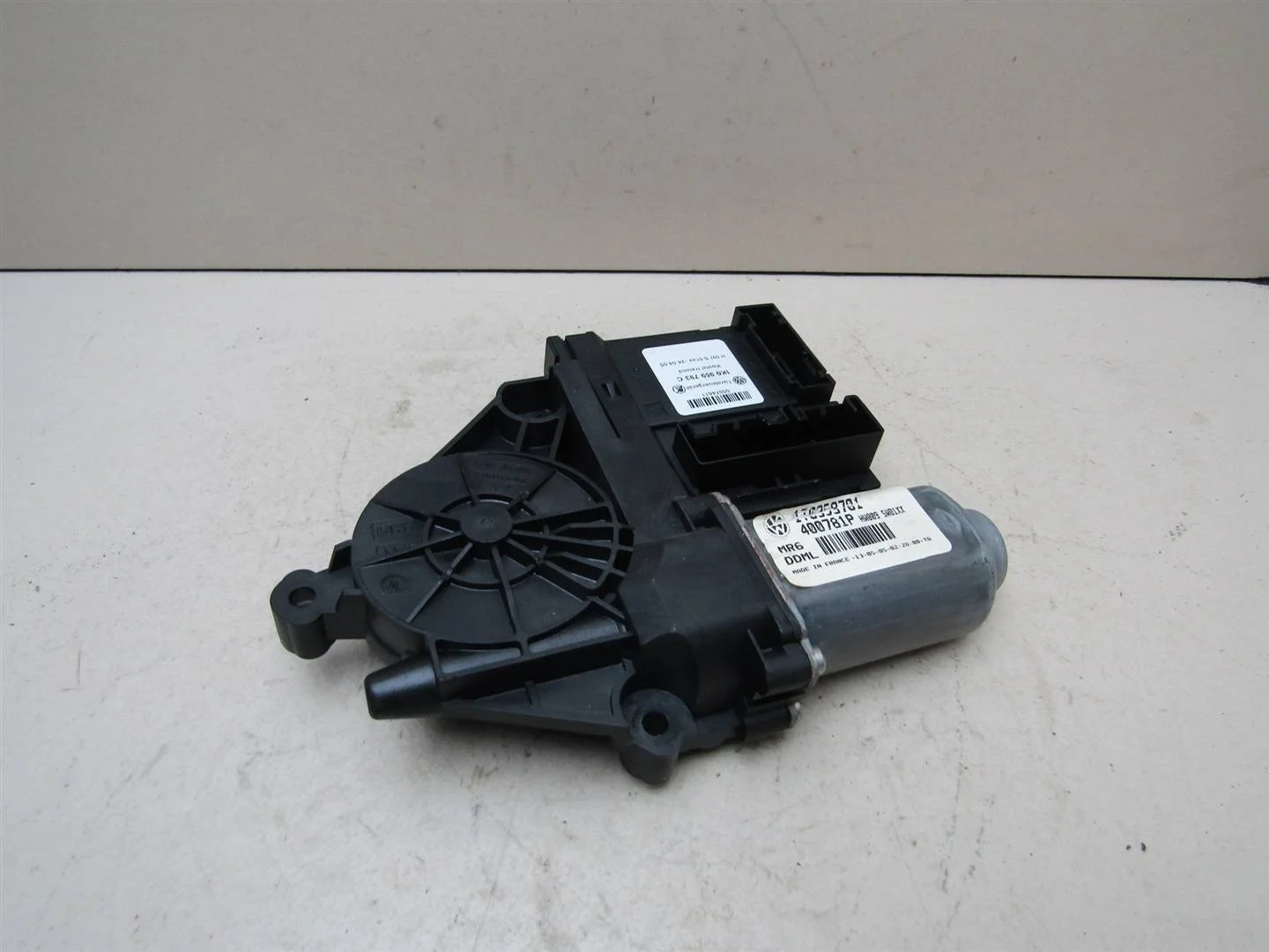 Моторчик стеклоподъемника VW Touran 2003-2010  [1T0959701]  в Вологде
