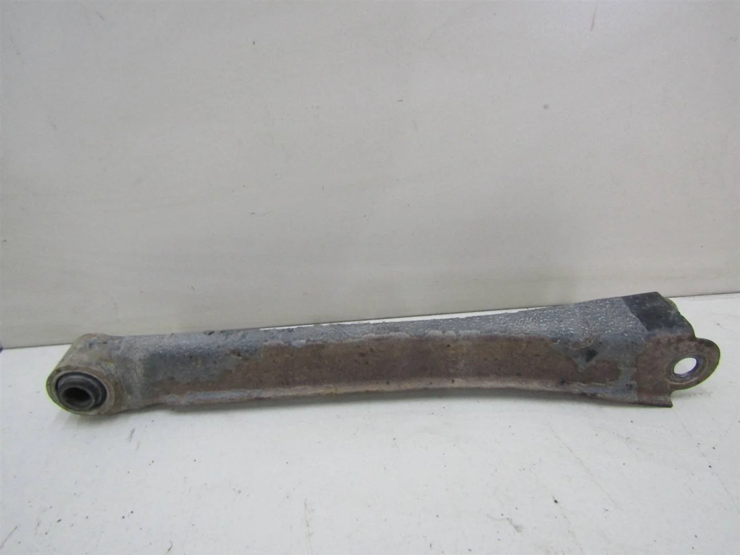 Тяга задняя поперечная Hyundai Tucson 2004-2010  [552202E500]  2.0 16V G4GC в Вологде