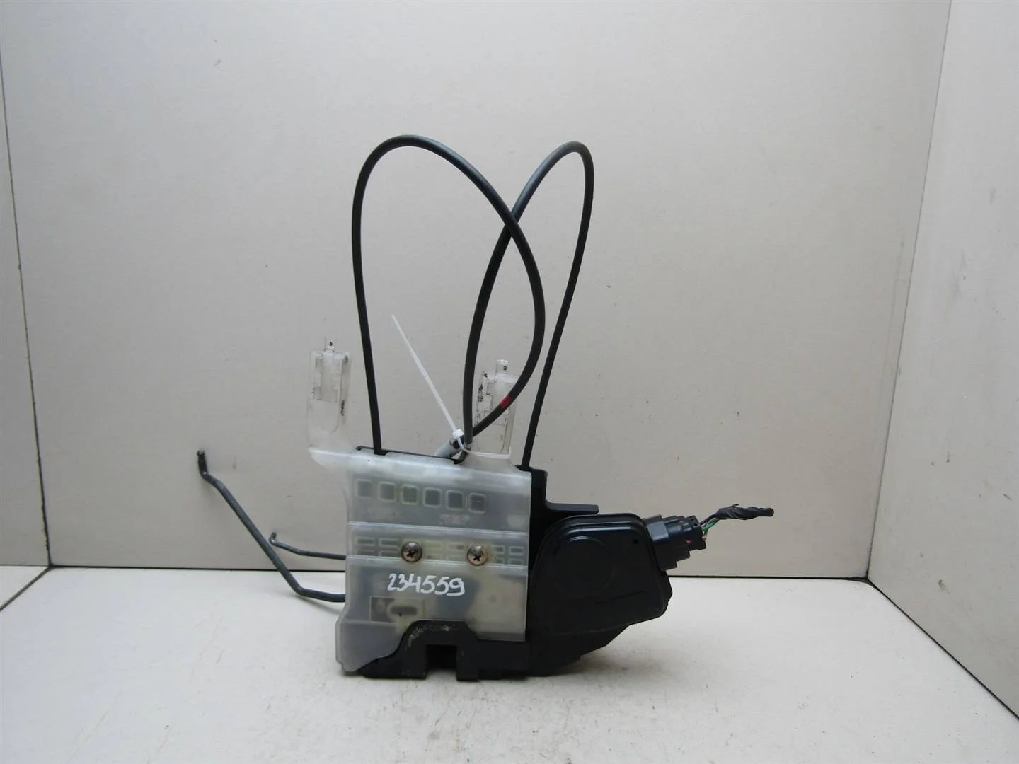 Замок двери передней левой Hyundai Tucson 2004-2010  [813102E010]  2.0 16V G4GC в Вологде