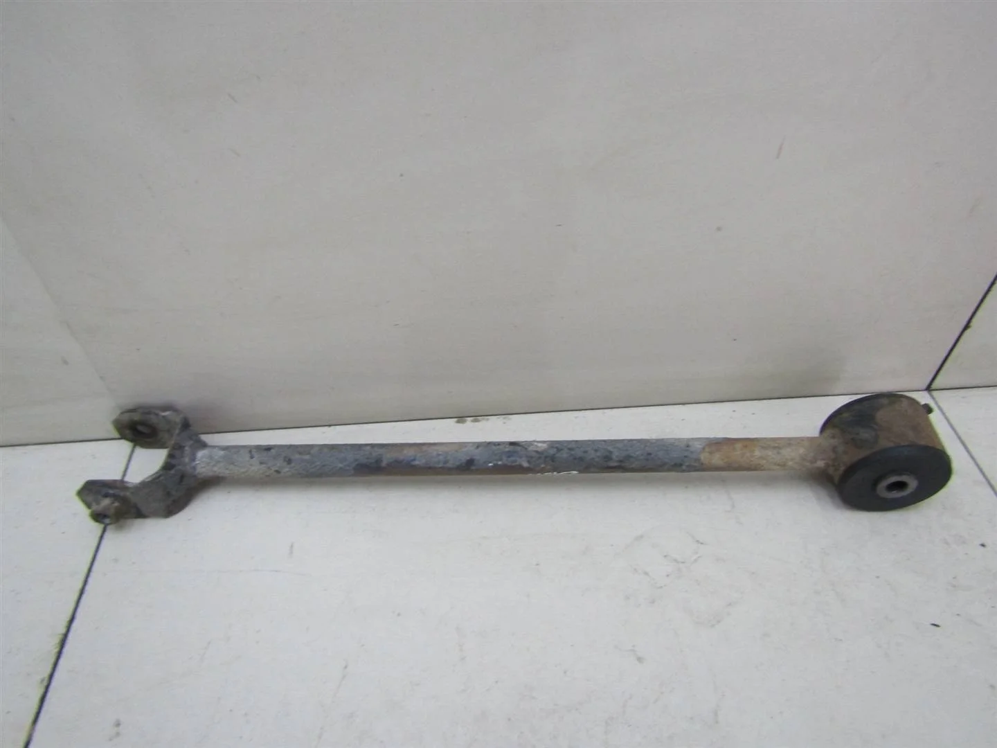 Тяга задняя продольная Hyundai Tucson 2004-2010  [551102E101]  2.0 16V G4GC в Вологде