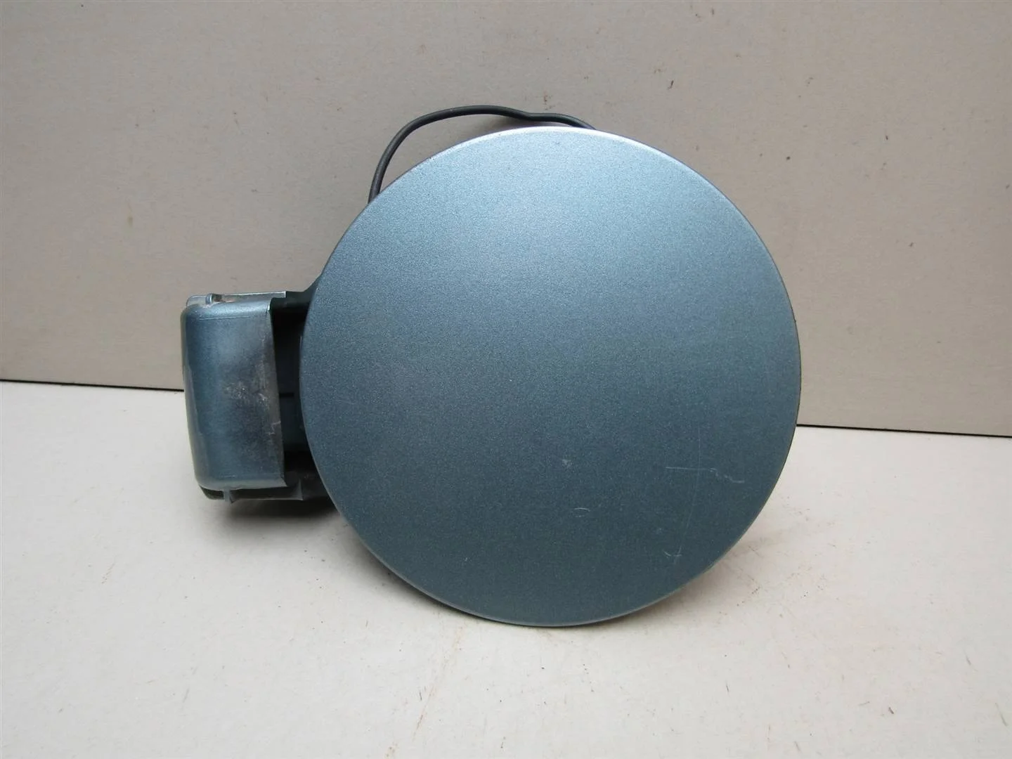 Лючок бензобака Hyundai Tucson 2004-2010  [695102E000]  2.0 16V G4GC в Вологде