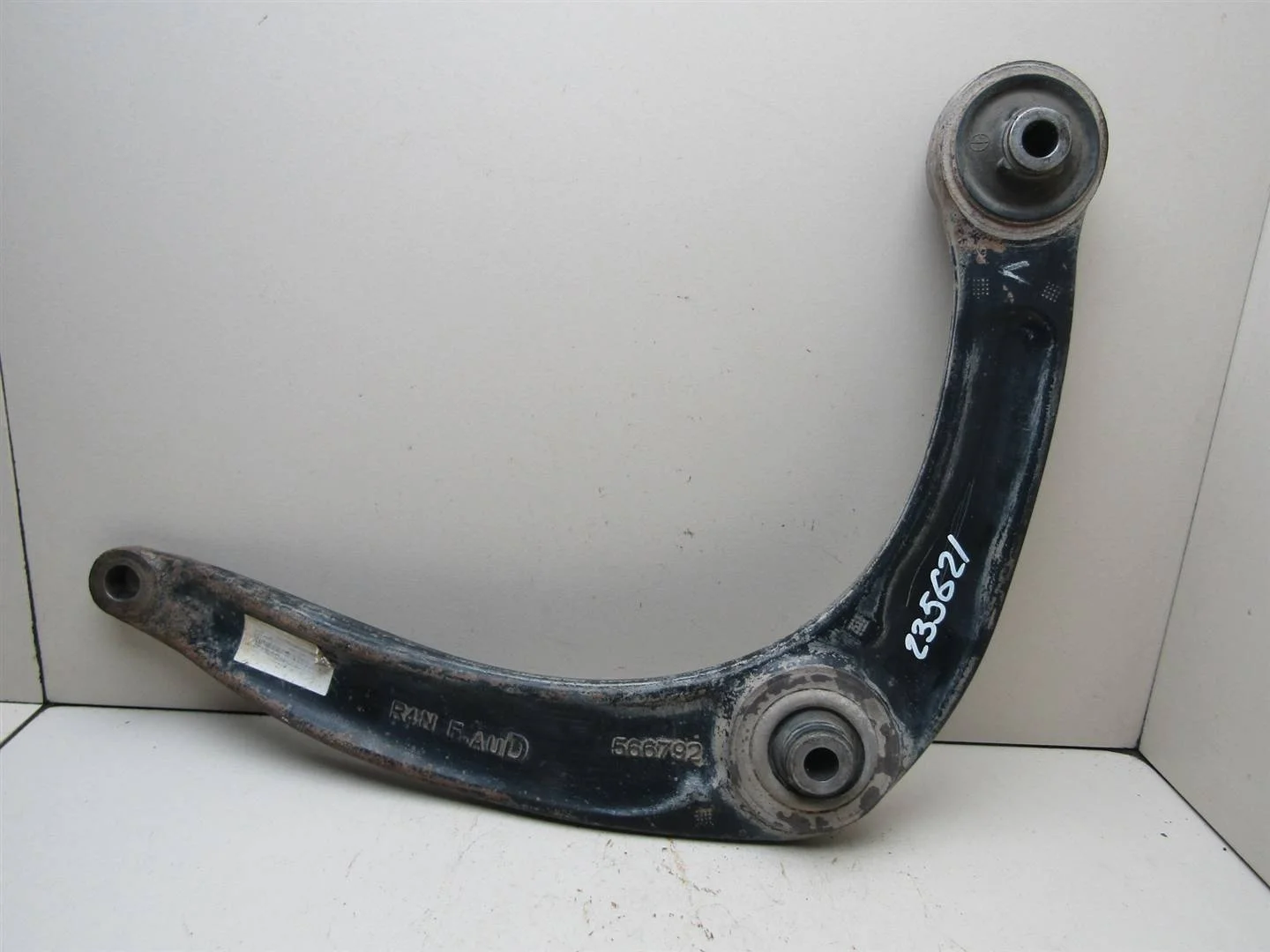 Рычаг передний правый Citroen C4 2005-2011  [3521P3]  1.6 5FW в Вологде