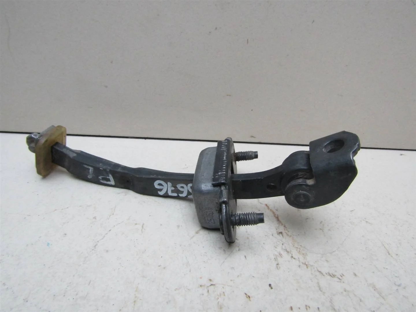 Ограничитель двери Citroen C4 2005-2011  [9181H7]  1.6 5FW в Вологде