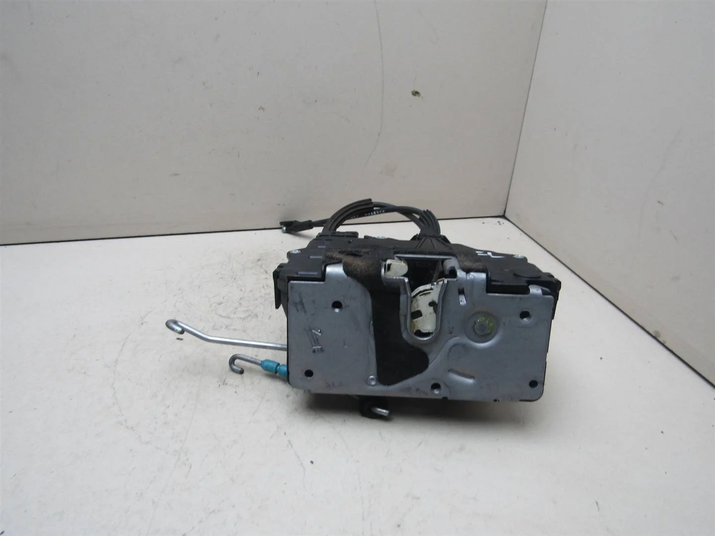 Замок двери передней левой Opel Meriva B 2010-2018  [13258271]  в Вологде