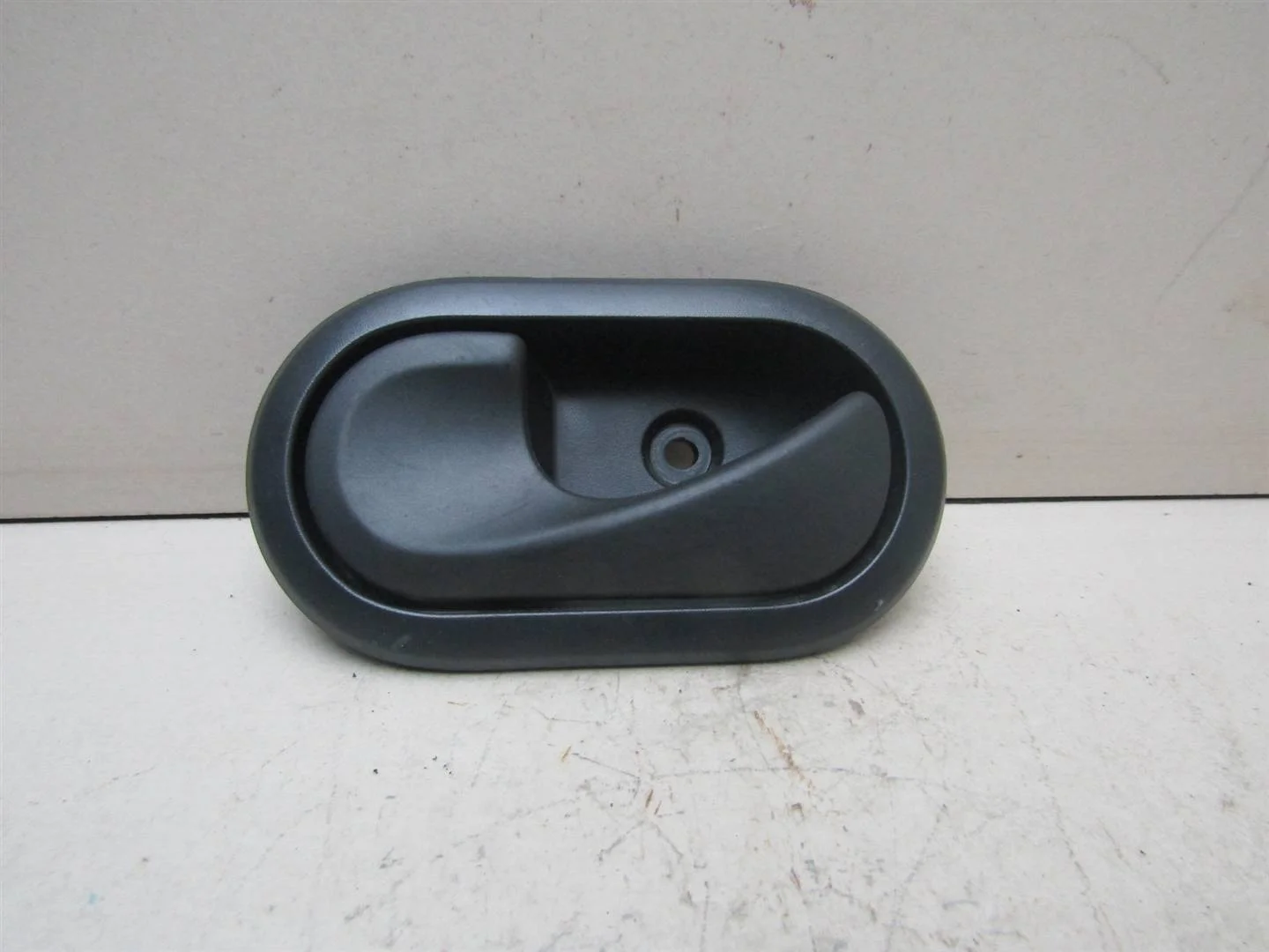 Ручка двери внутренняя левая Renault Sandero 2009-2014  [8200733848]  в Вологде