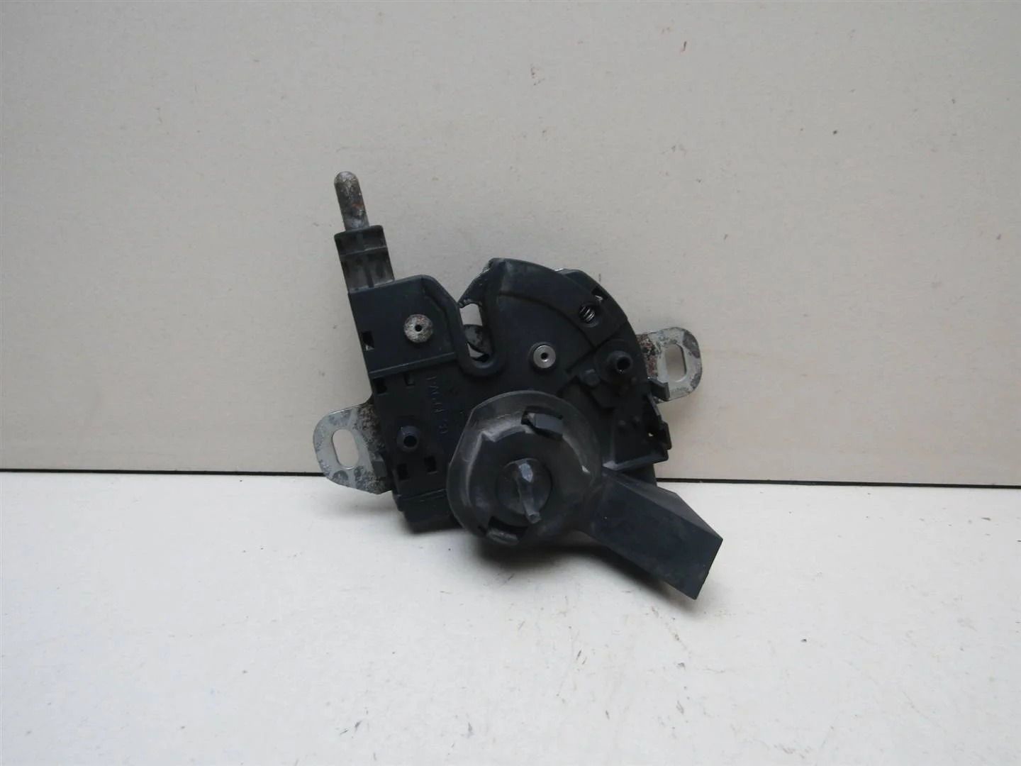 Замок капота Ford Focus II 2008-2011  [4895285]  в Вологде