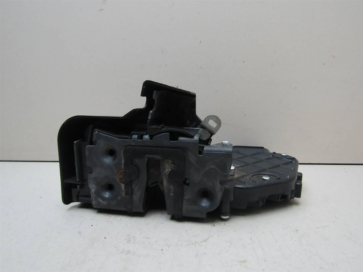 Замок двери передней правой Ford Focus II 2008-2011  [4894641]  1.8 16V QQDB в Вологде