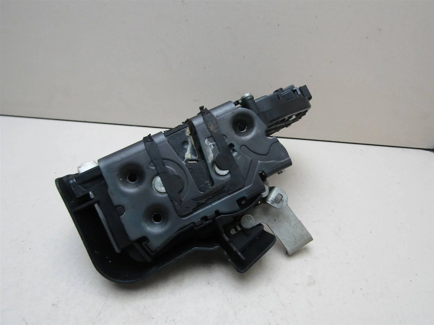 Замок двери задней левой Ford Focus II 2008-2011  [4892388]  1.8 16V QQDB в Вологде