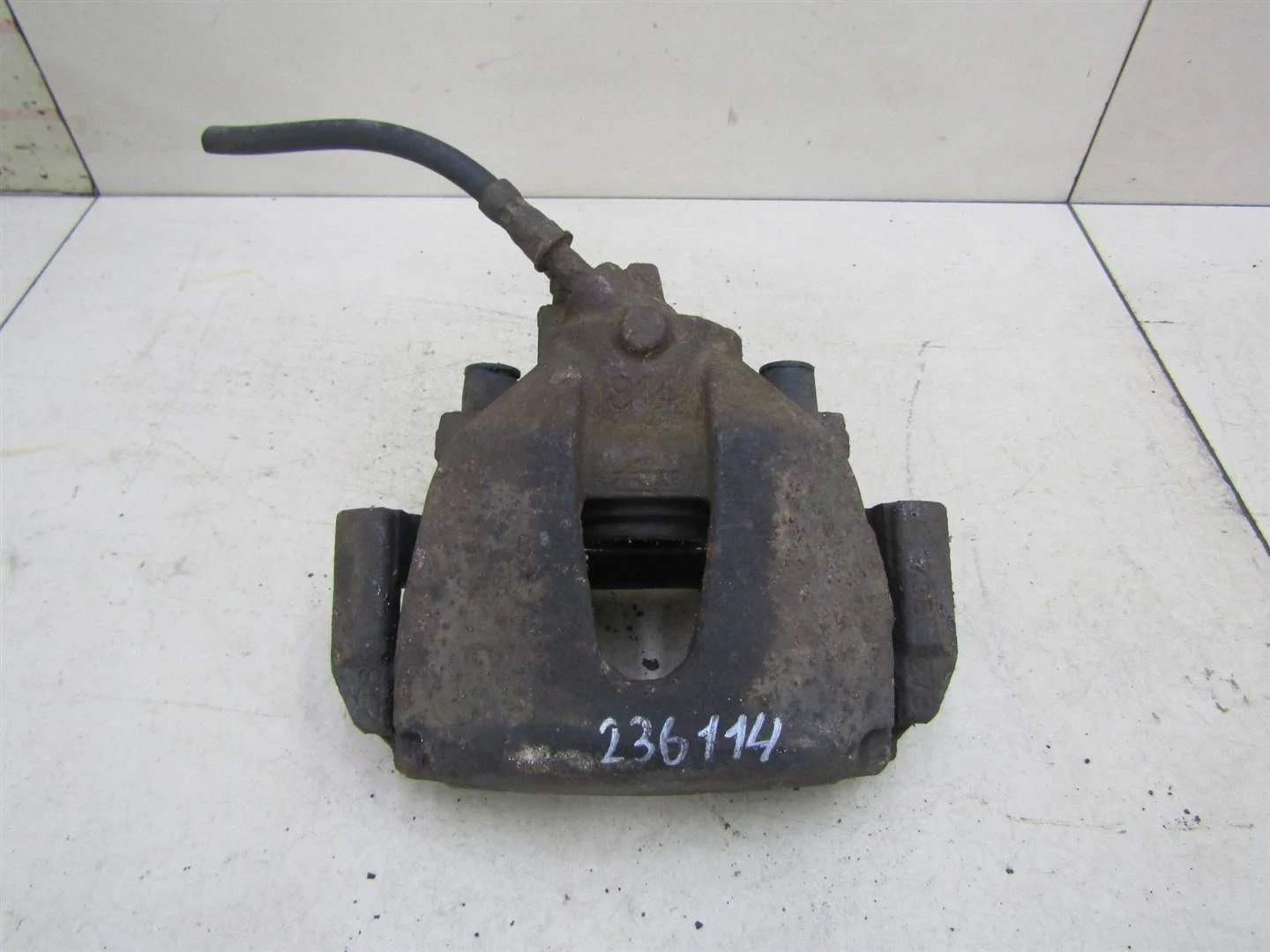 Суппорт передний правый Ford Focus II 2008-2011  [1682875]  1.8 16V QQDB в Вологде