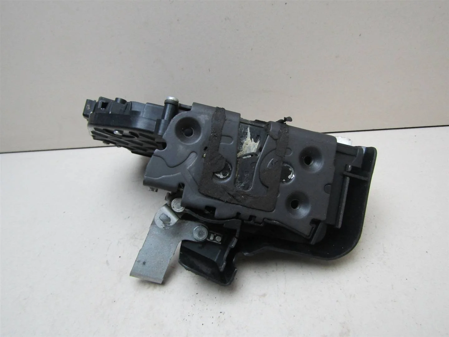 Замок двери задней правой Ford Focus II 2008-2011  [4892384]  1.8 16V QQDB в Вологде