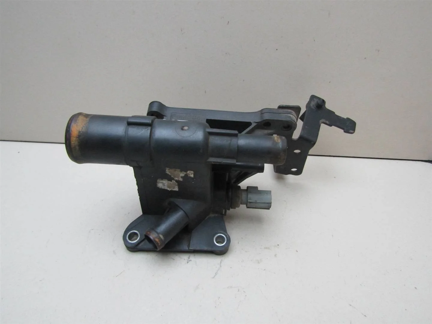 Фланец двигателя системы охлаждения Ford Focus II 2008-2011  [6G9G8K556AA]  1.8 16V QQDB в Вологде