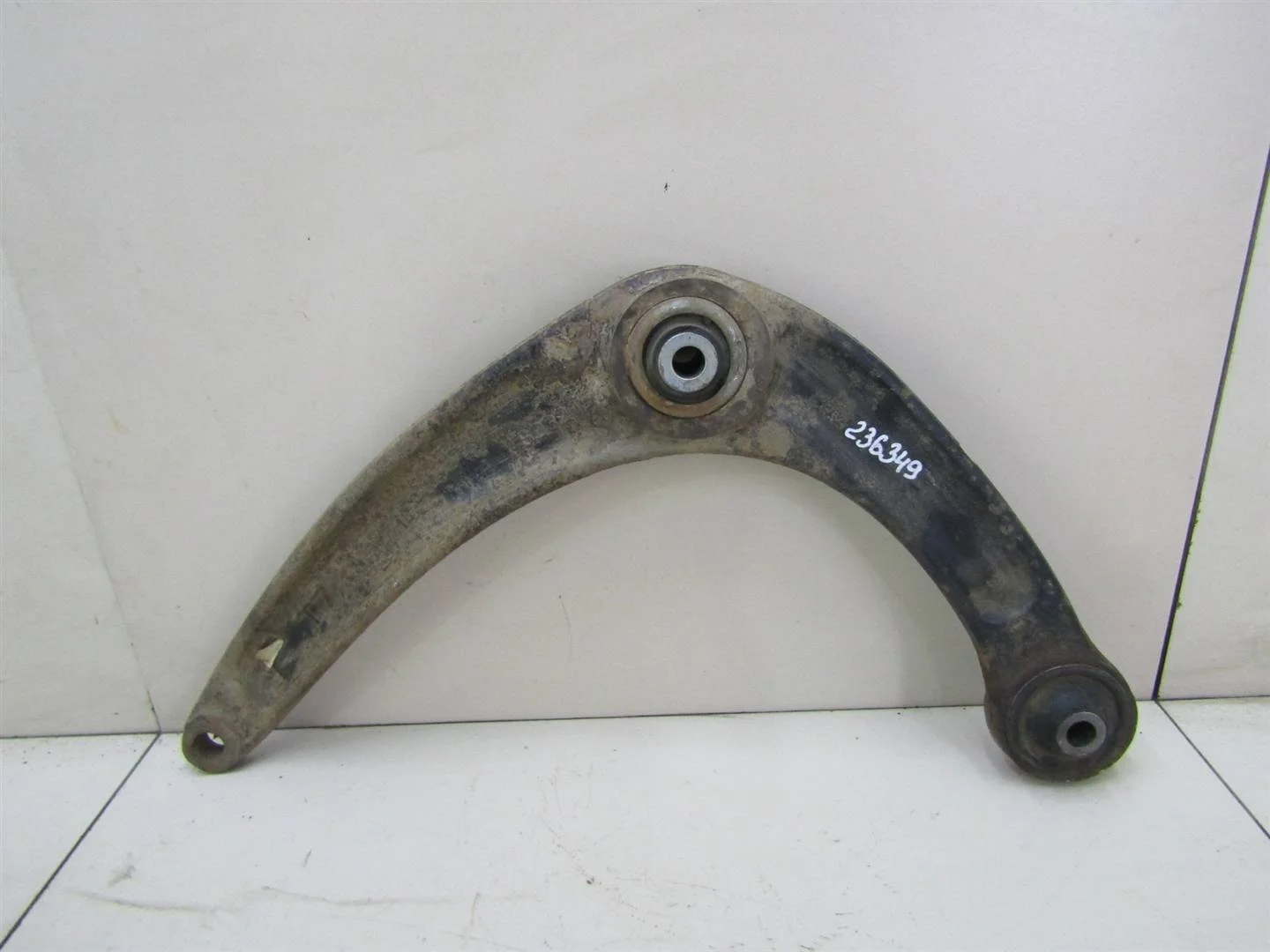 Рычаг передний левый Peugeot 408 2012-нв  [3520V2]  1.6 16V NFU  в Вологде