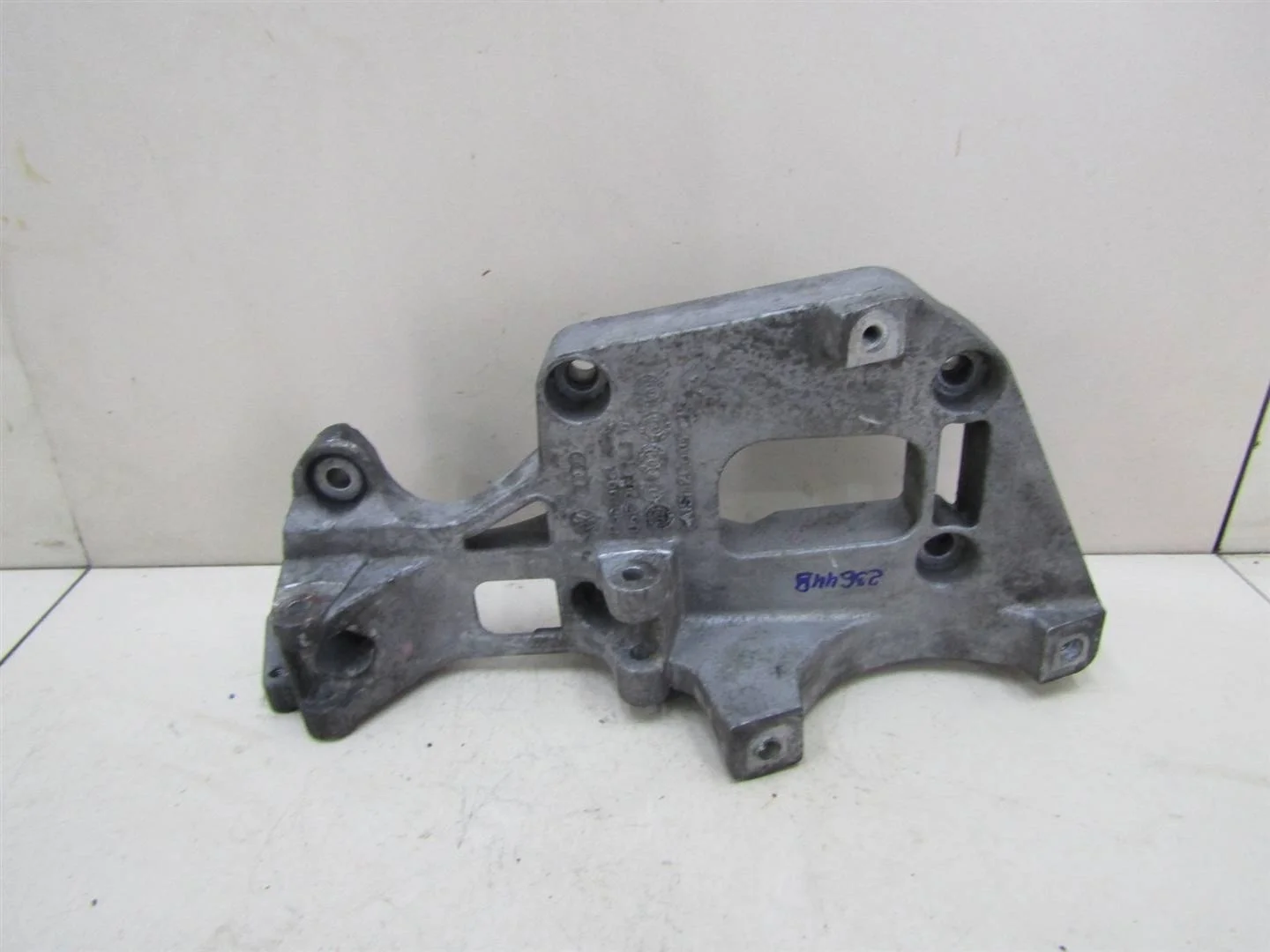 Кронштейн генератора Skoda Octavia (A5 1Z-) 2004-2013  [06F903143F]  в Вологде