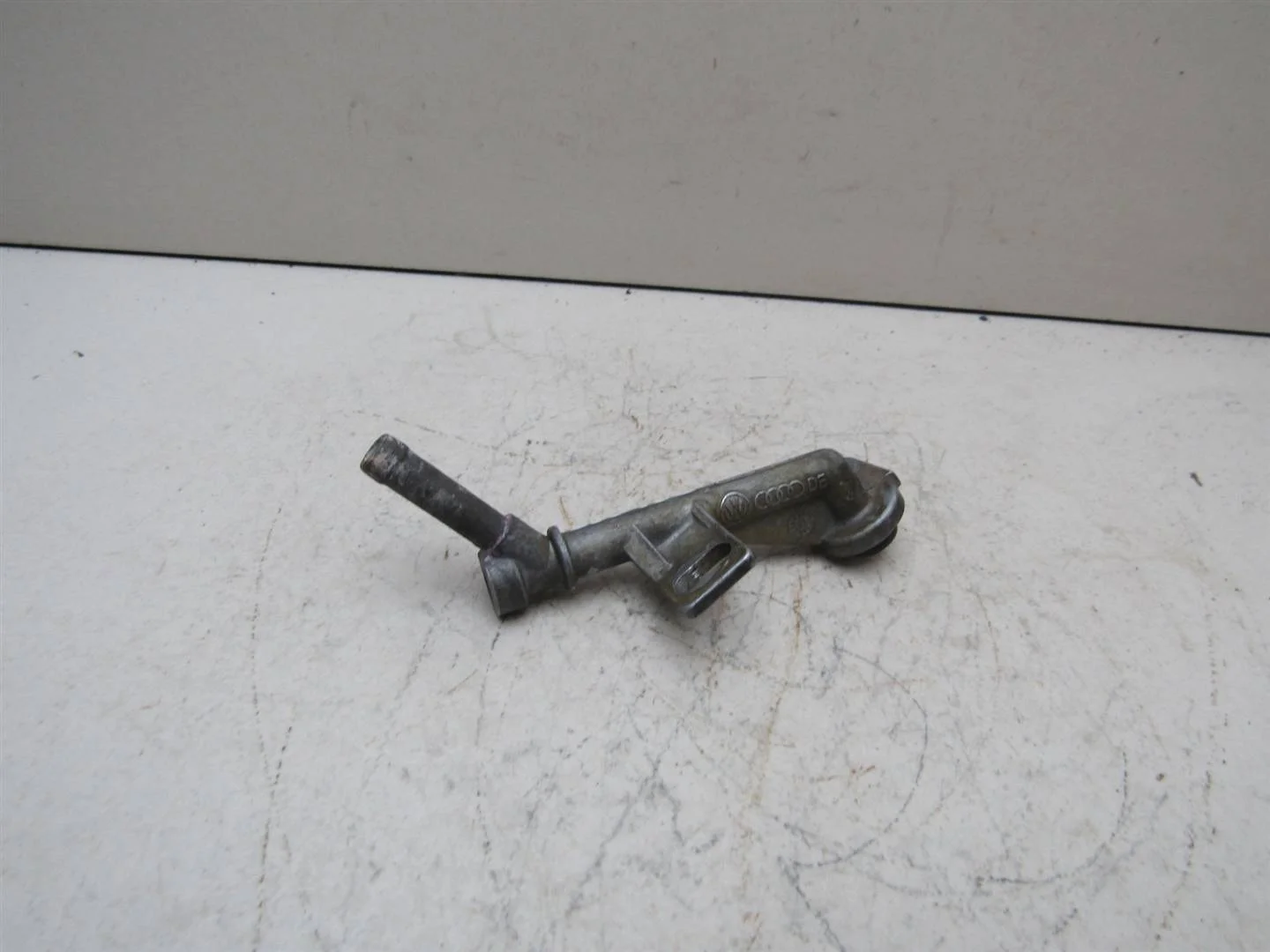 Трубка вентиляционная VW Golf IV \Bora 1997-2005  [06A103212A ]  в Вологде