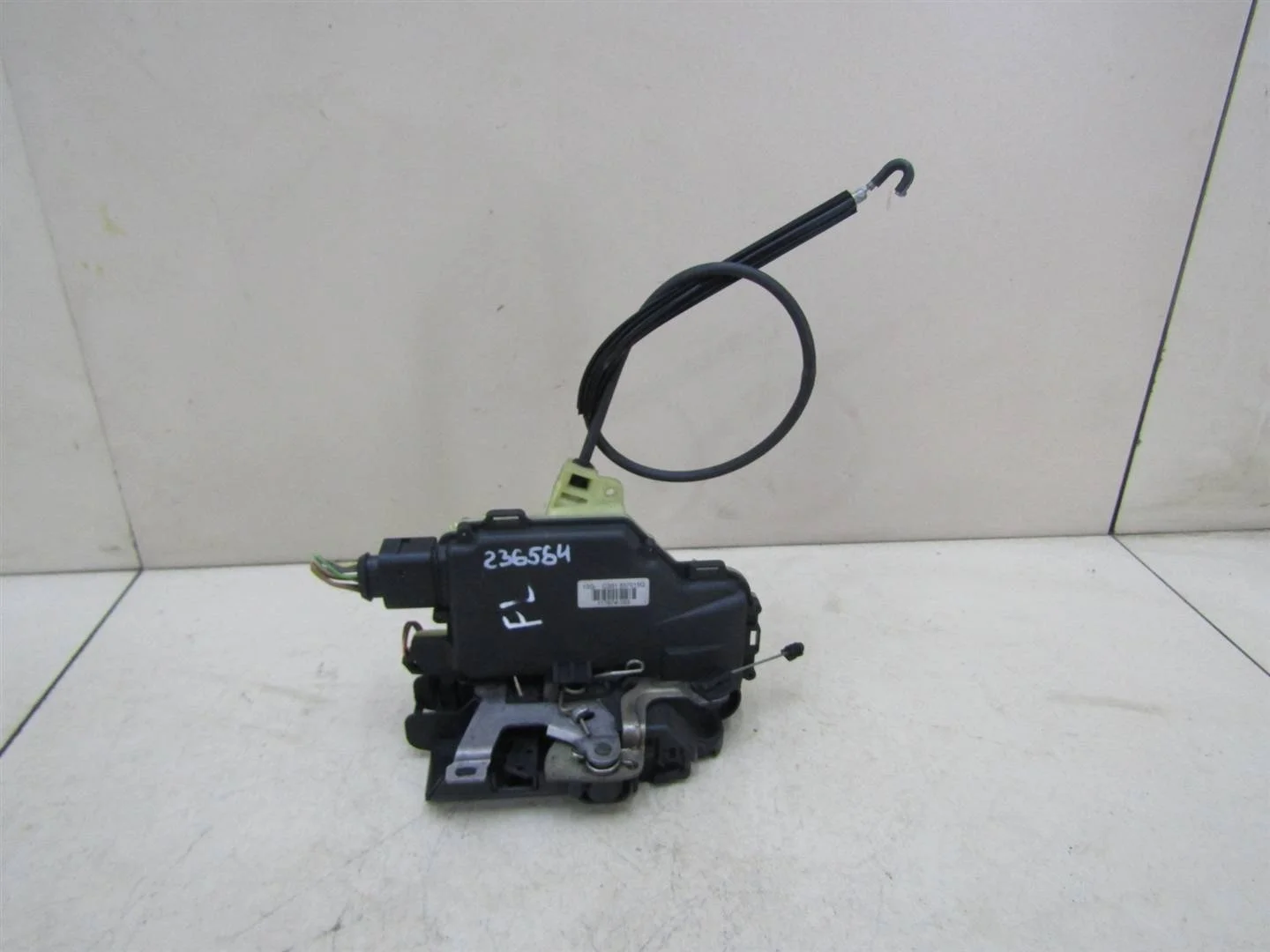 Замок двери передней левой Skoda Octavia (A4 1U-) 2000-2011  [3B1837015Q]  в Вологде