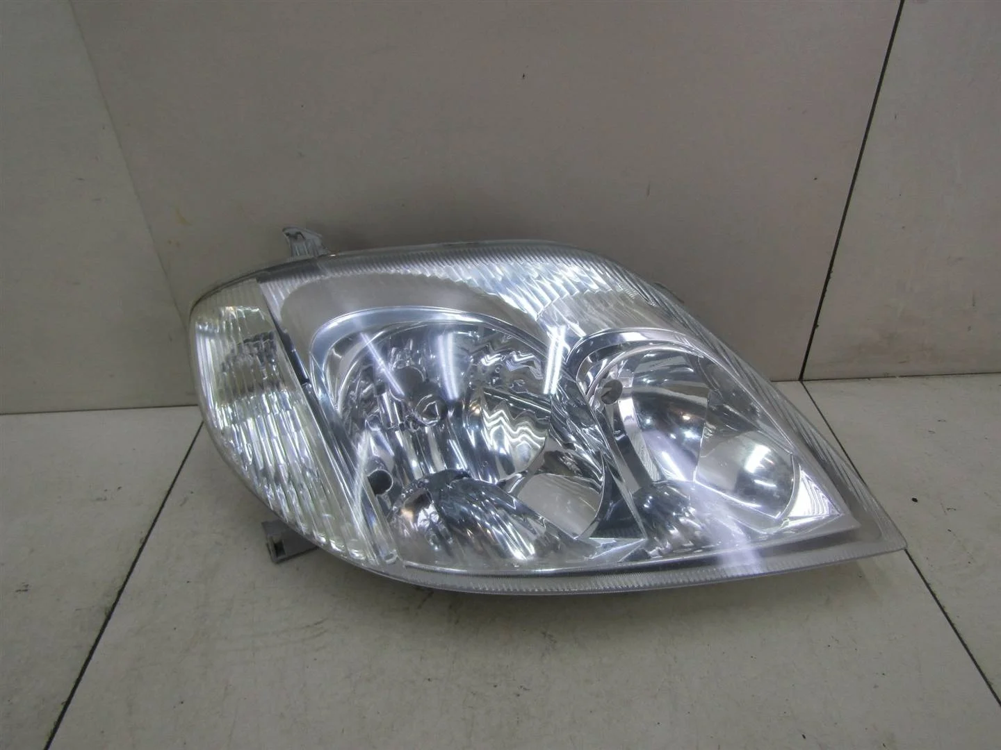 Фара правая Toyota Corolla E12 2001-2006  [8113002180]  в Вологде