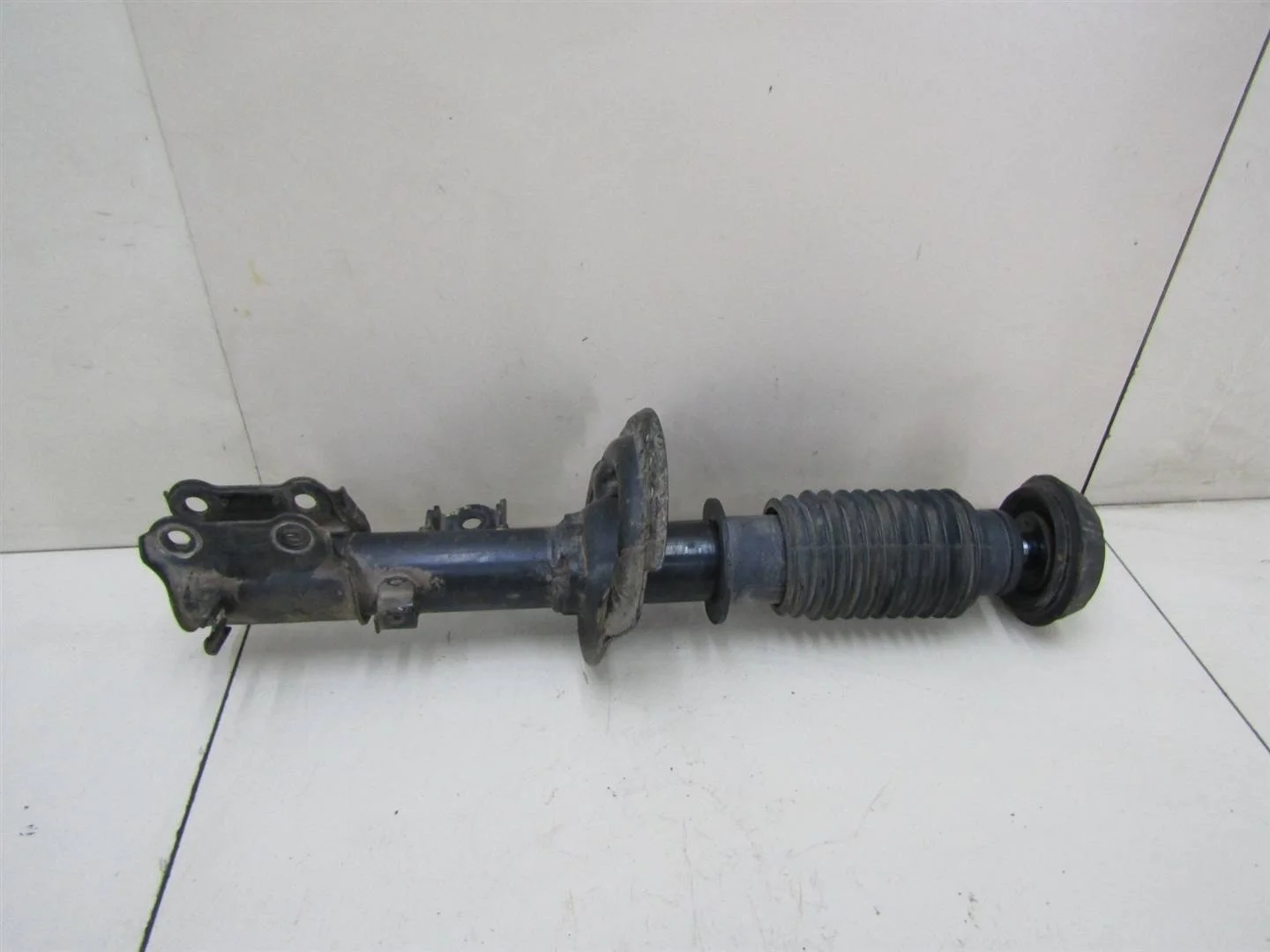 Амортизатор передний левый Kia RIO 2011-2017  [546504Y101]  1.6 16v G4FC в Вологде