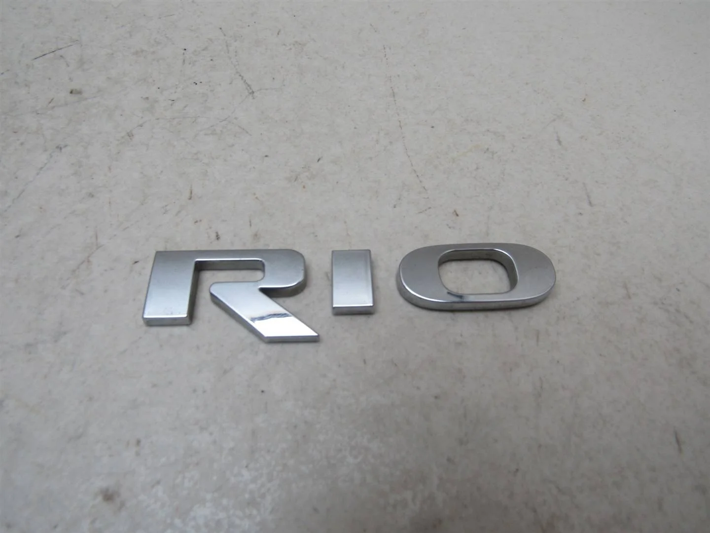 Эмблема Kia RIO 2011-2017  [863224Y000]  1.6 16v G4FC в Вологде