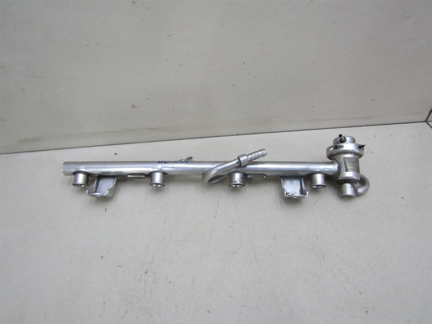 Рейка топливная (рампа) VW Passat (B5+) 2000-2005  [06B133681]  1.8T 20V AWM  в Вологде