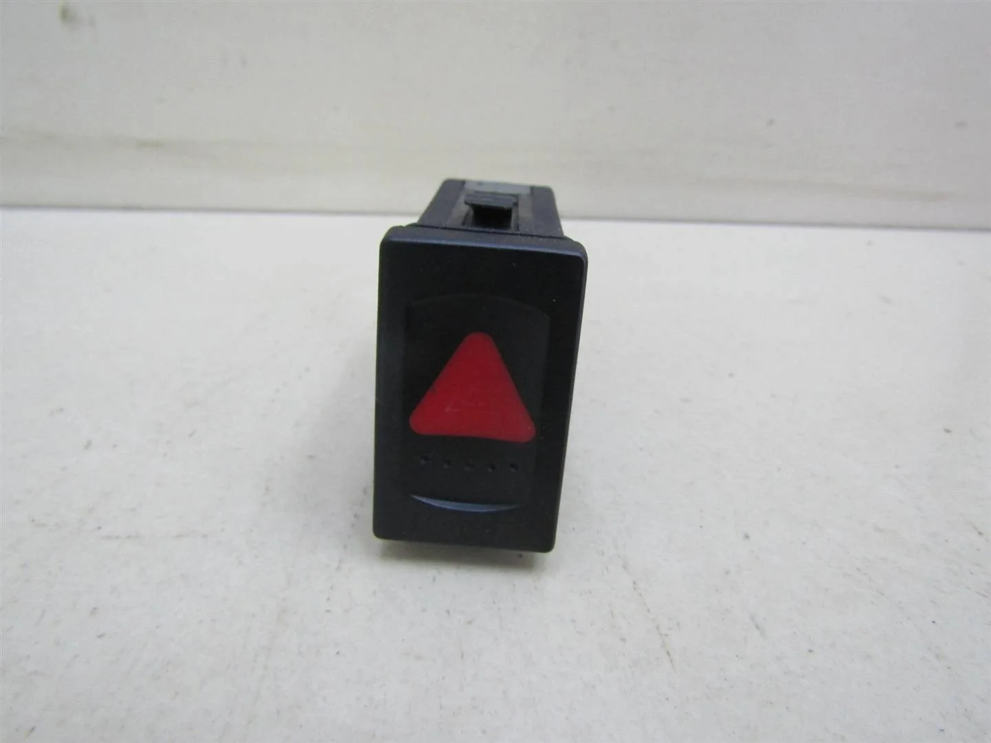 Кнопка аварийной сигнализации VW Passat (B5+) 2000-2005  [3B0953235B]  1.8T 20V AWM  в Вологде