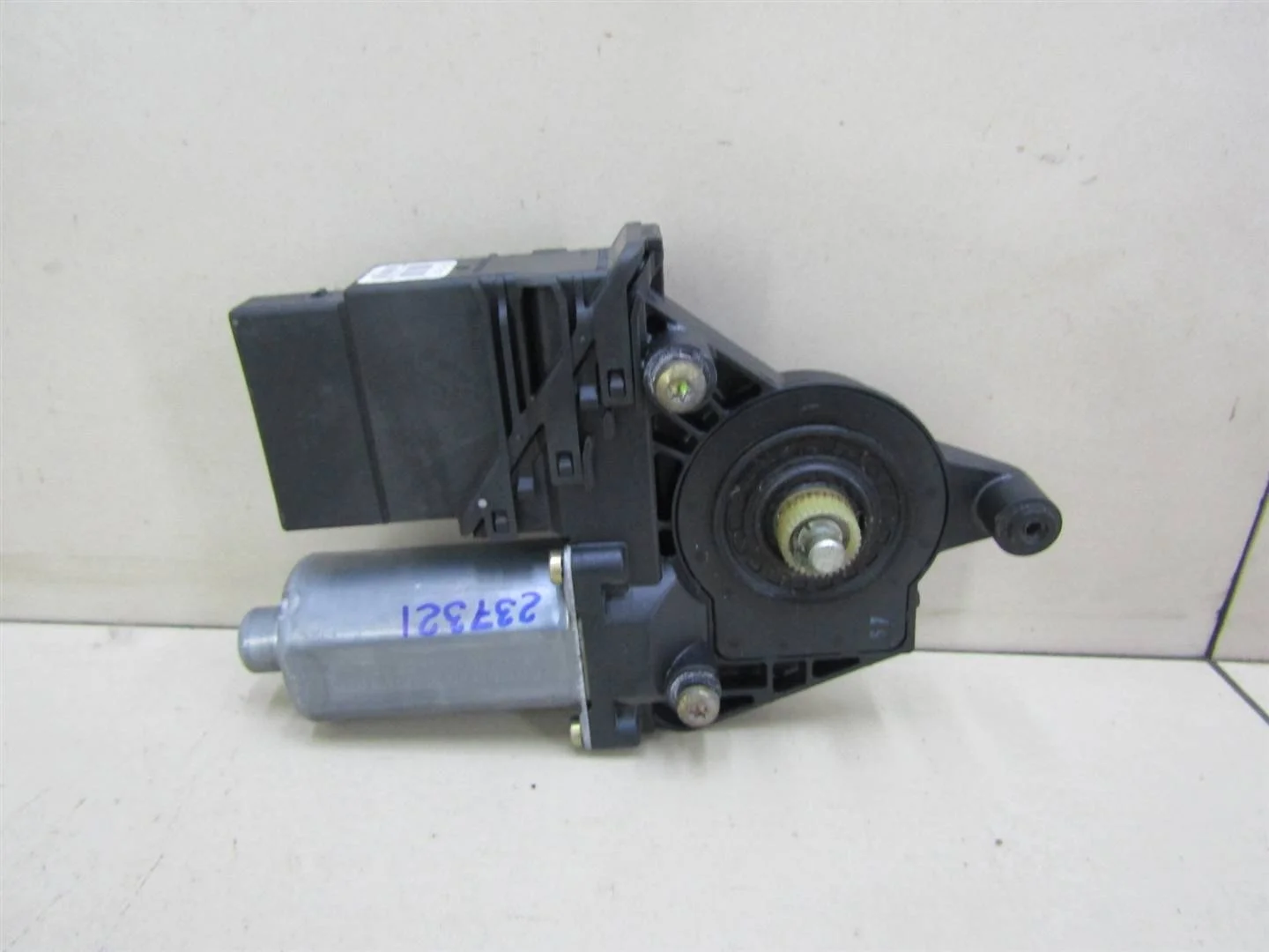 Моторчик стеклоподъемника VW Passat (B5+) 2000-2005  [1C0959811]  1.8T 20V AWM  в Вологде