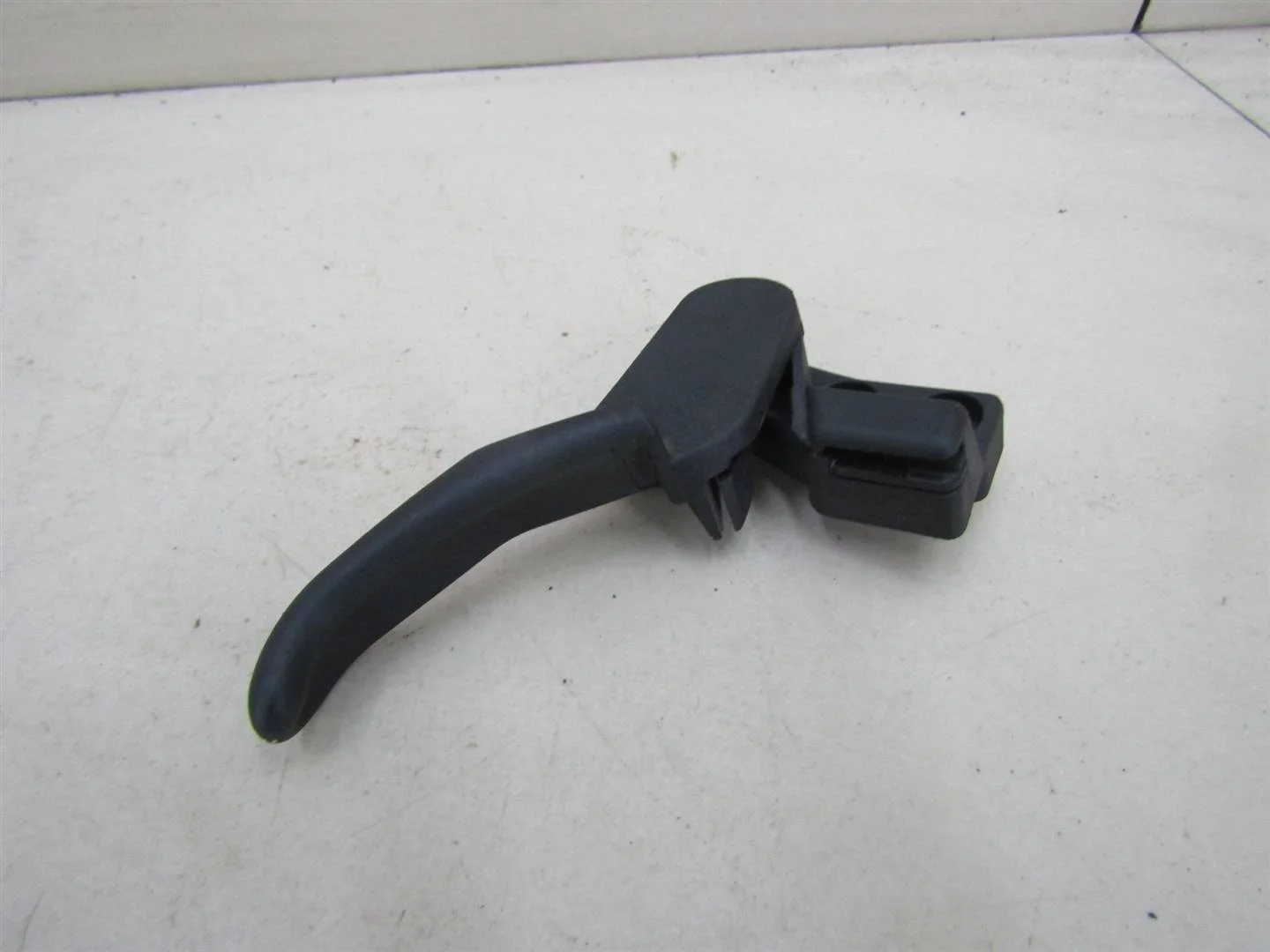 Ручка открывания капота VW Passat (B5+) 2000-2005  [3B182353301C]  1.8T 20V AWM  в Вологде