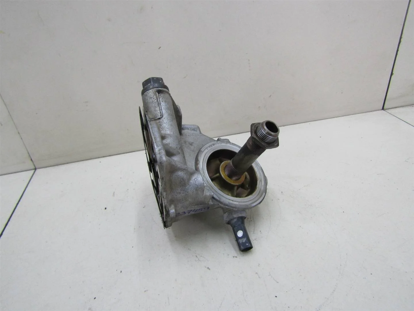 Кронштейн масляного фильтра VW Passat (B5+) 2000-2005  [06A115405AH]  1.8T 20V AWM  в Вологде