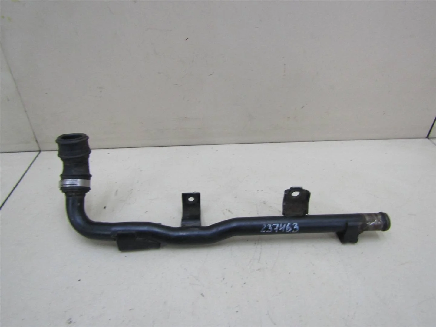 Трубка вентиляционная VW Passat (B5+) 2000-2005  [06B133607B]  1.8T 20V AWM  в Вологде